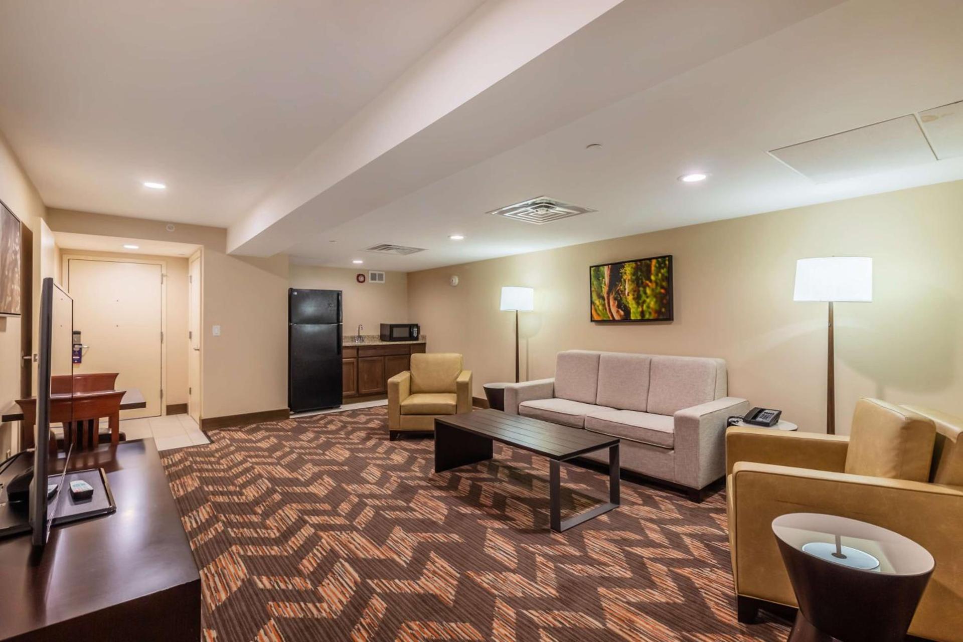 DoubleTree by Hilton Lawrence photo 17