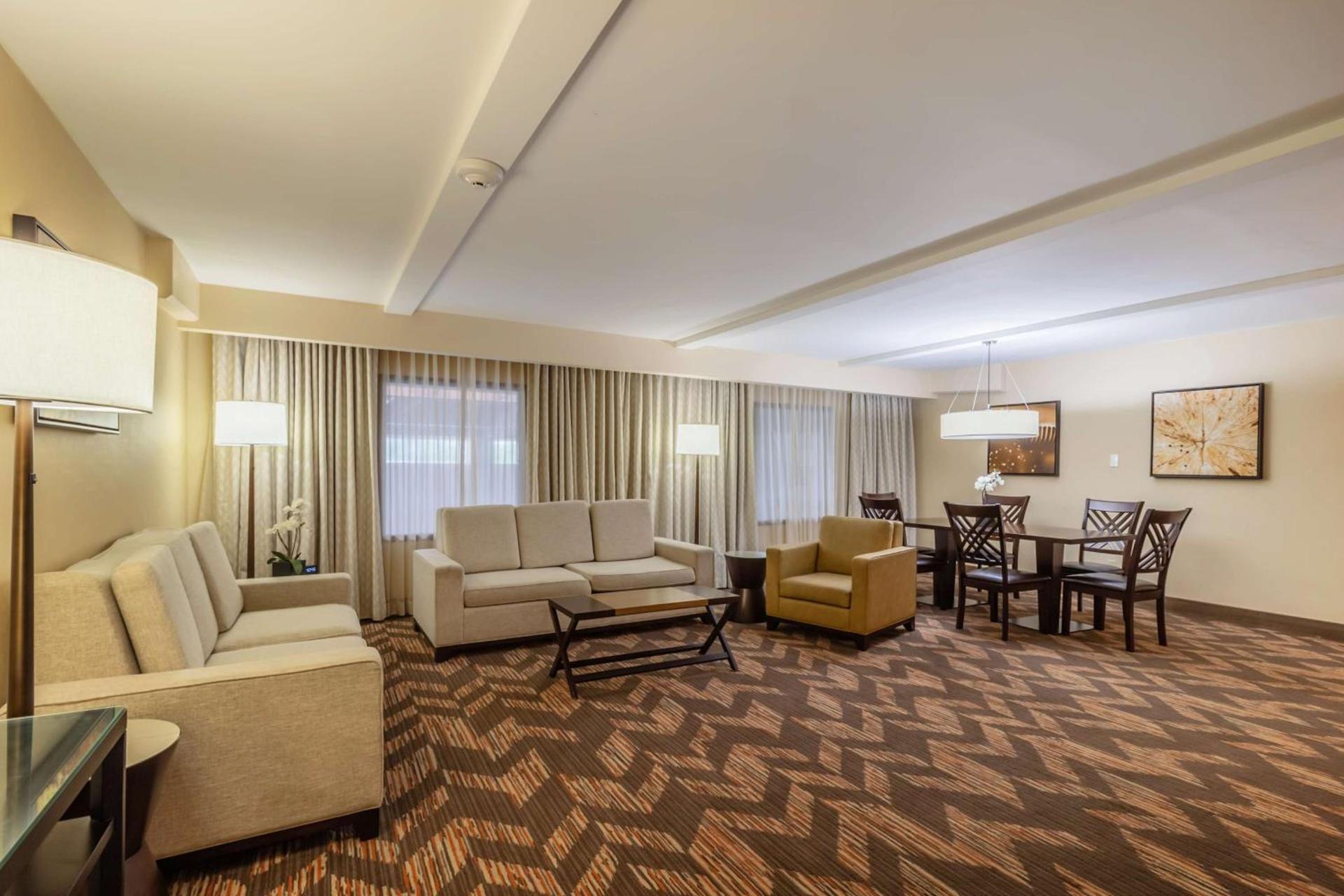 DoubleTree by Hilton Lawrence photo 20