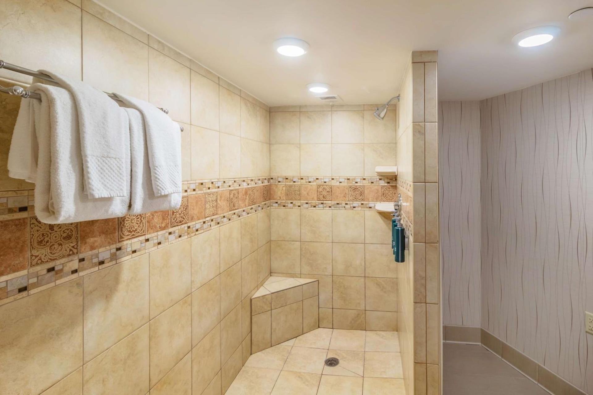 DoubleTree by Hilton Lawrence photo 22