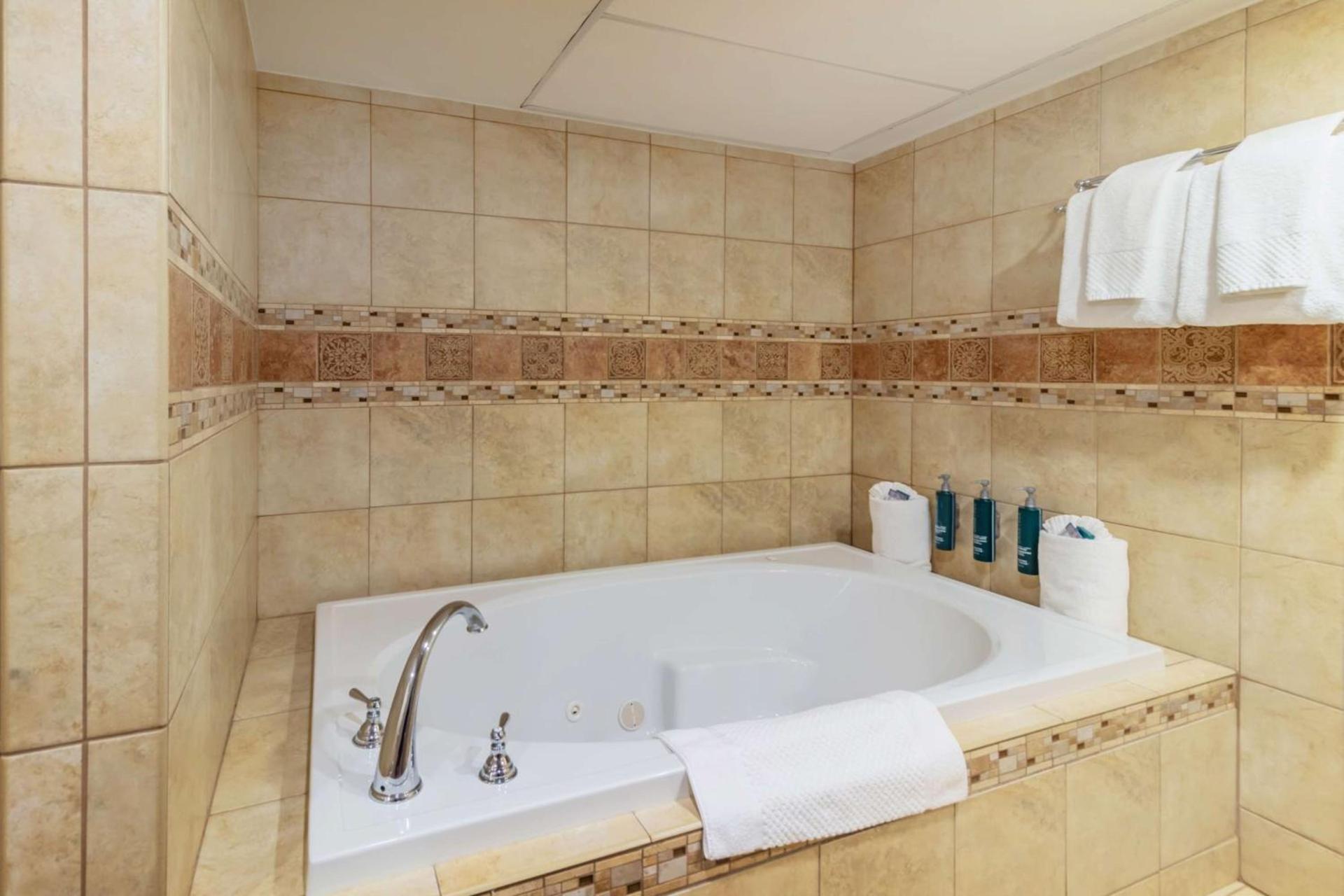 DoubleTree by Hilton Lawrence photo 23