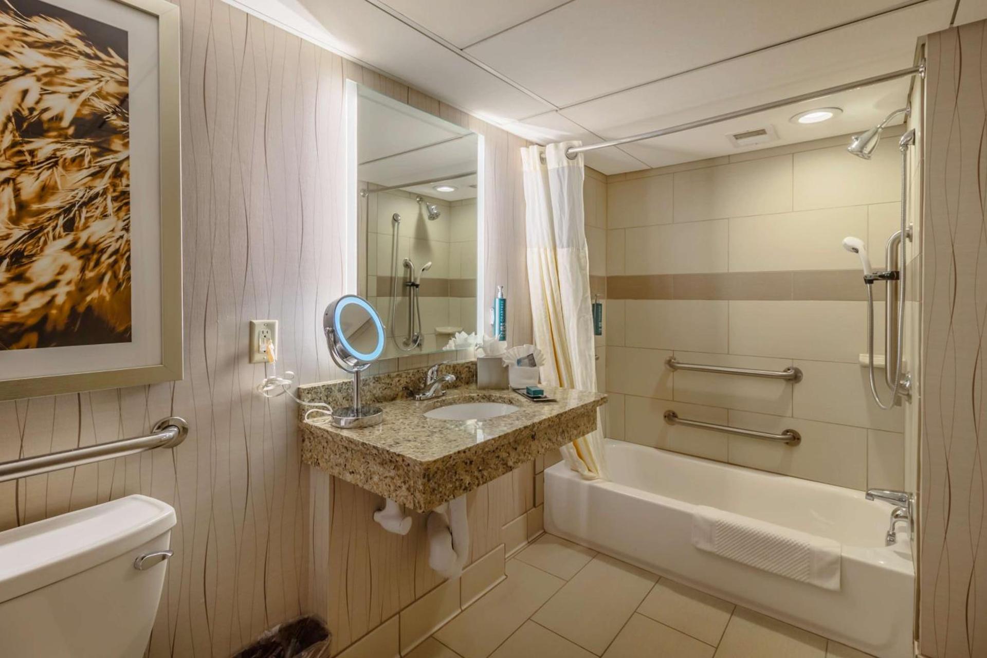 DoubleTree by Hilton Lawrence photo 25