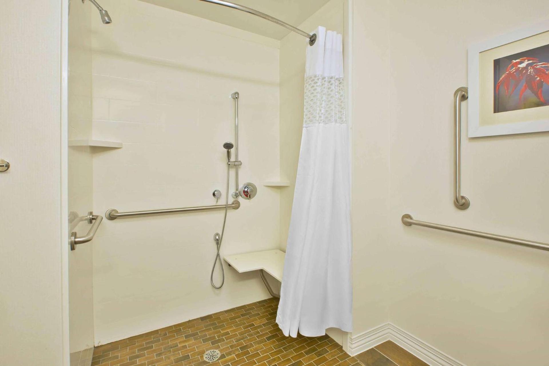 Hampton Inn by Hilton West Bloomfield Novi photo 36