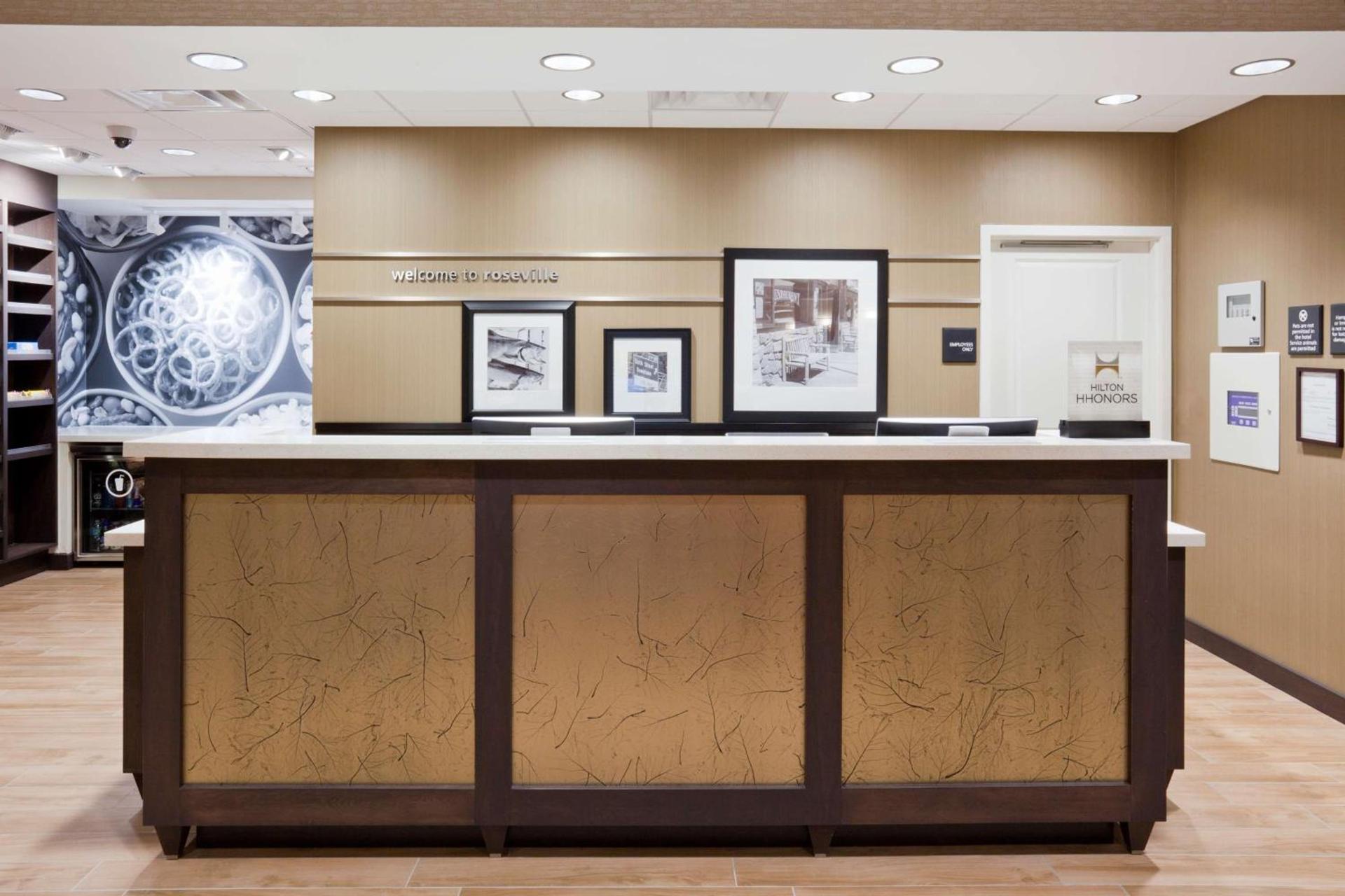 Hampton Inn Minneapolis-Roseville,MN photo 5