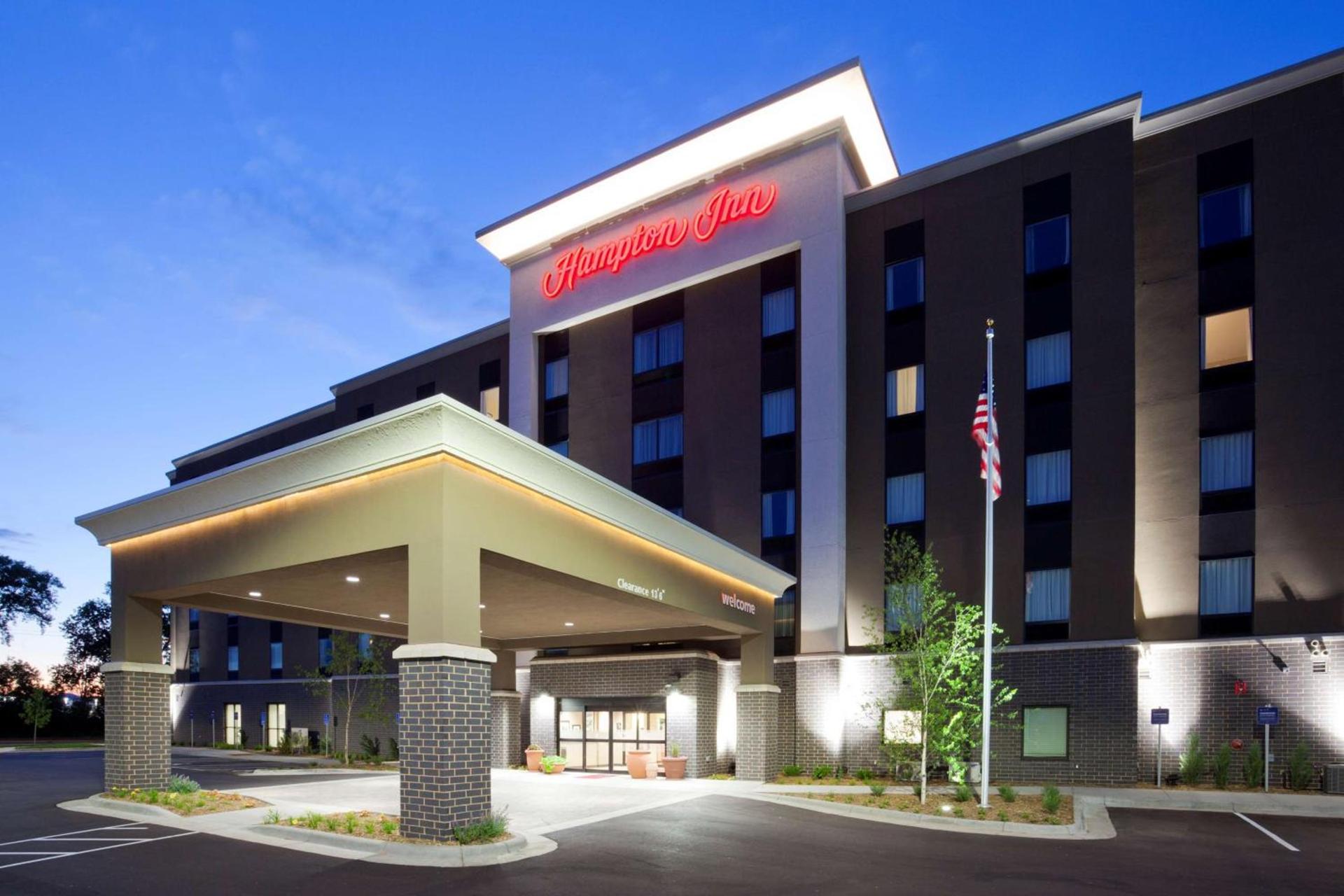 Hampton Inn Minneapolis-Roseville,MN photo 2