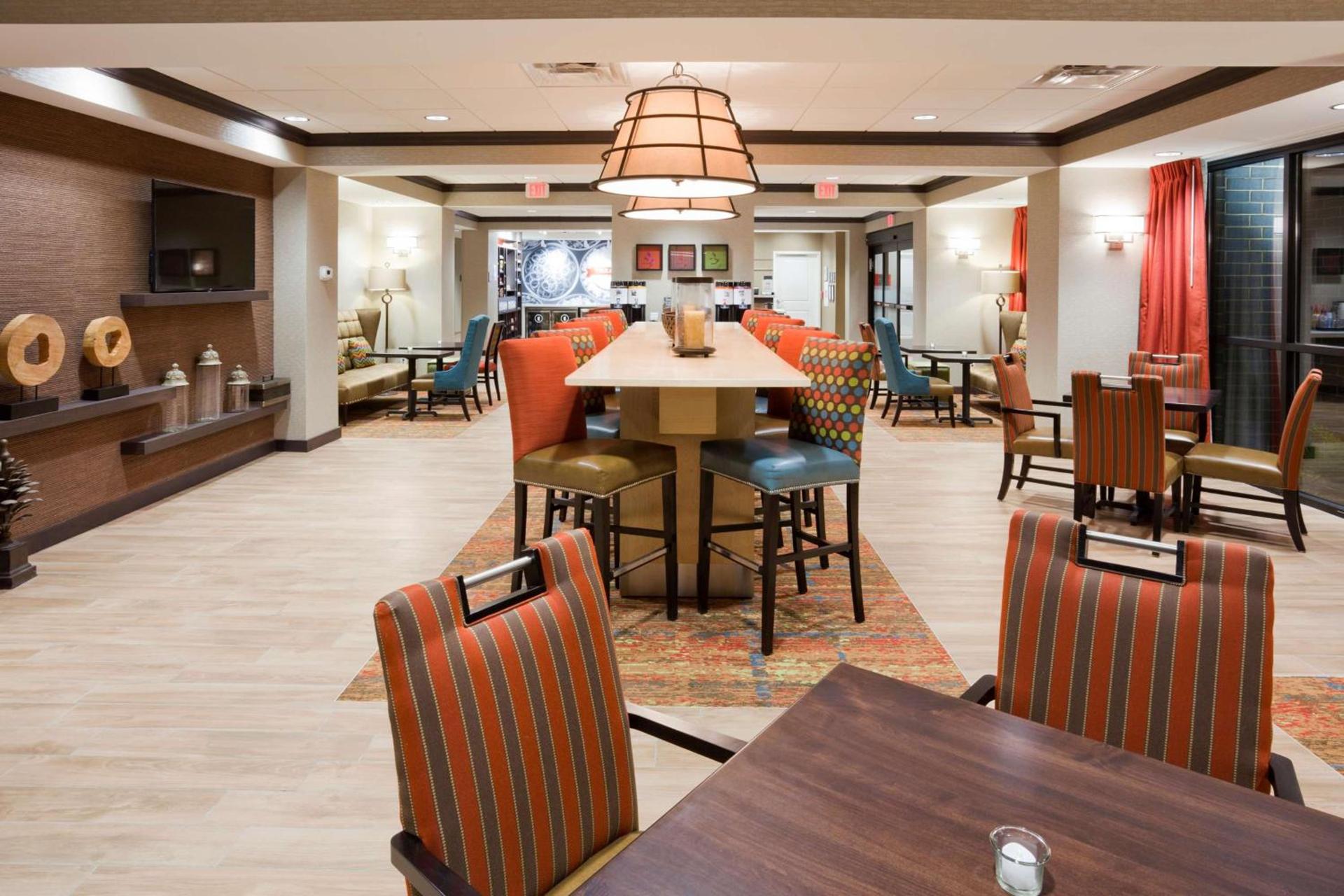 Hampton Inn Minneapolis-Roseville,MN photo 3
