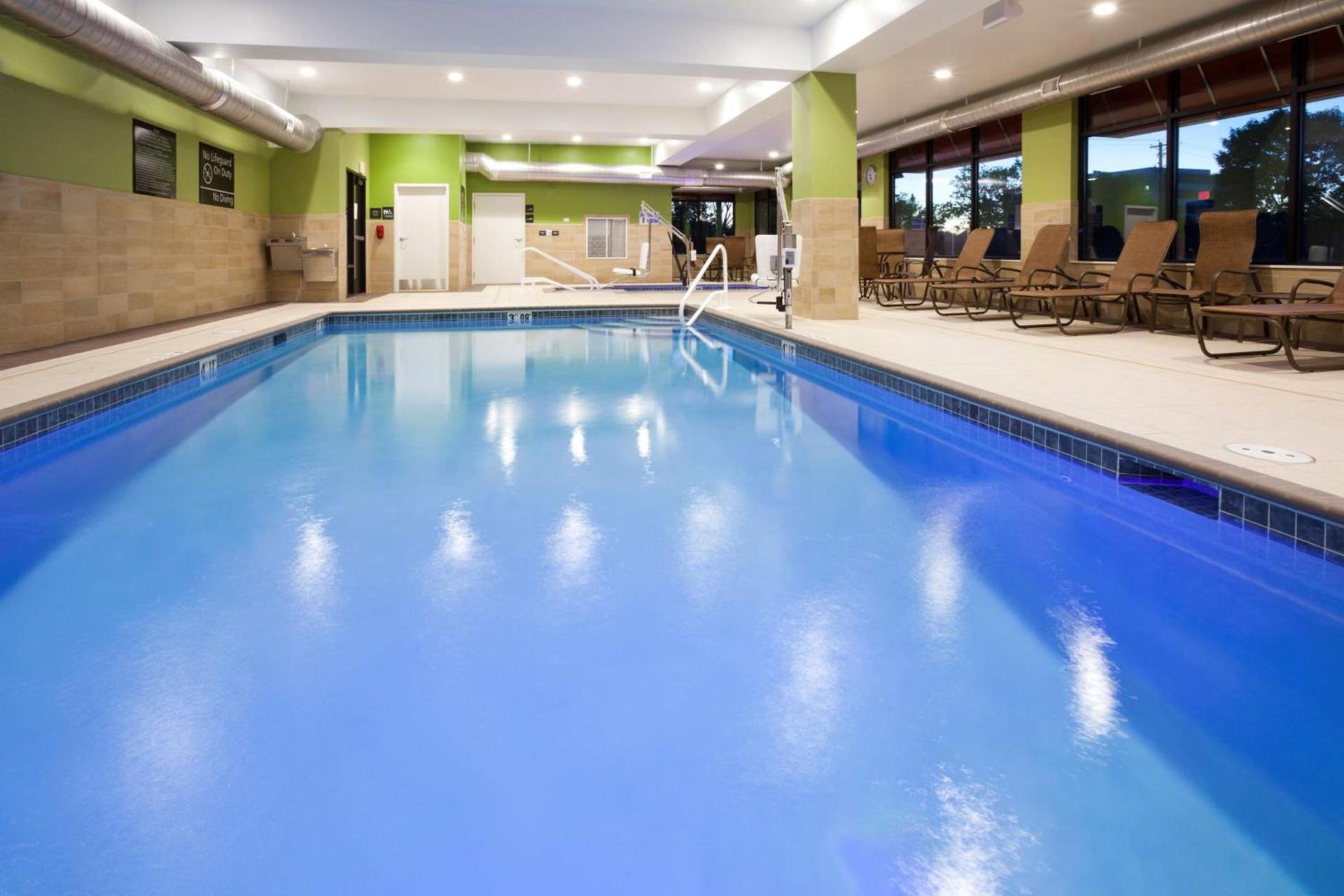 Hampton Inn Minneapolis-Roseville,MN photo 8