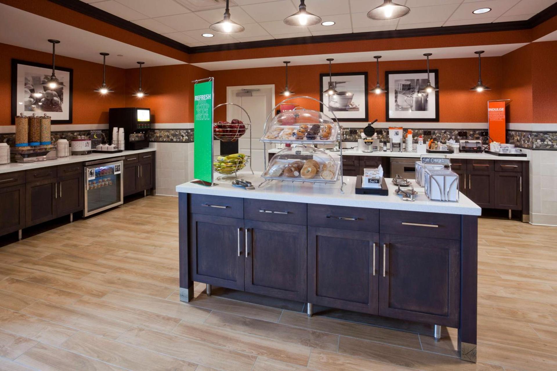 Hampton Inn Minneapolis-Roseville,MN photo 12