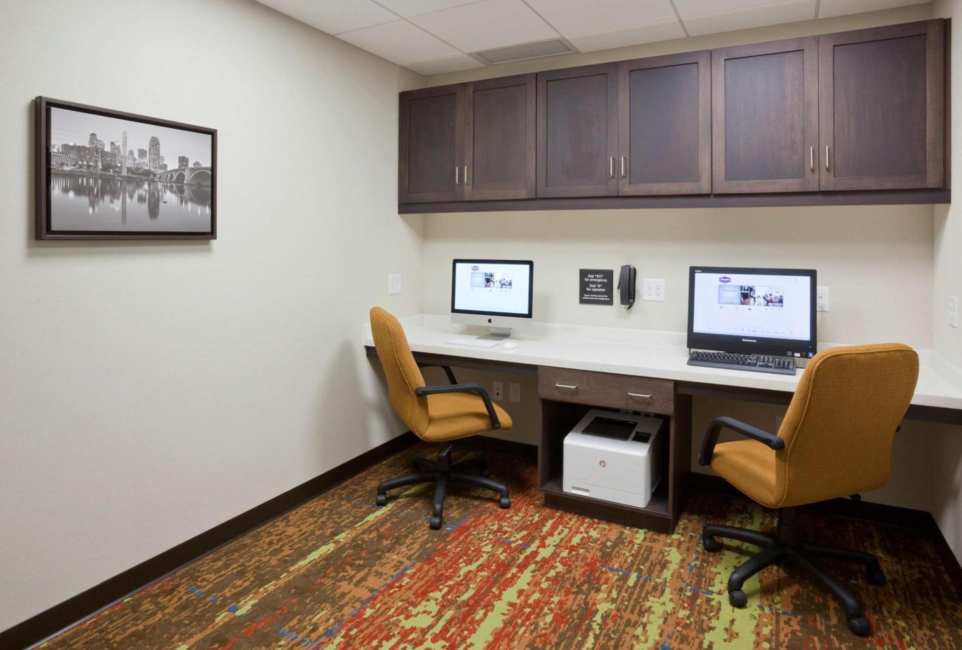 Hampton Inn Minneapolis-Roseville,MN photo 36