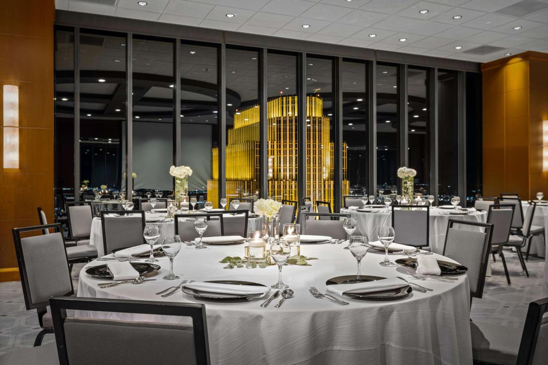 The Marquette Hotel, Curio Collection by Hilton photo 4