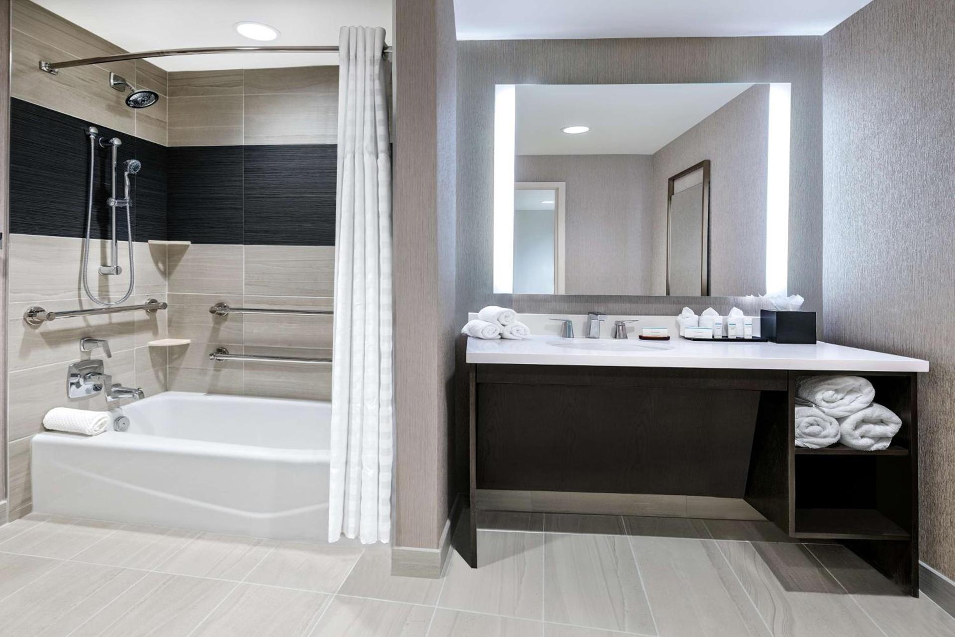Embassy Suites by Hilton Houston West - Katy photo 12