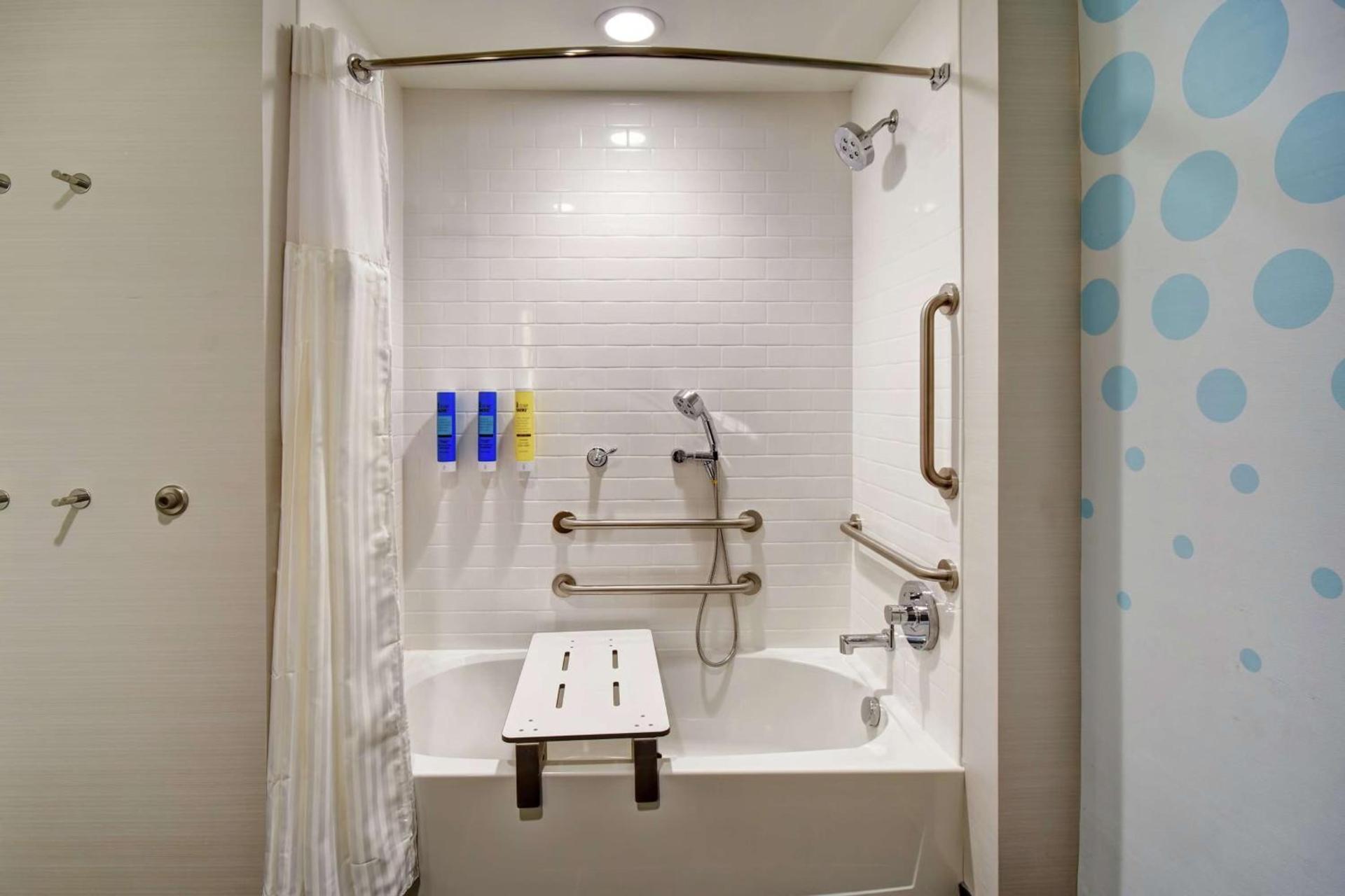 Tru By Hilton Raleigh Durham Airport photo 38