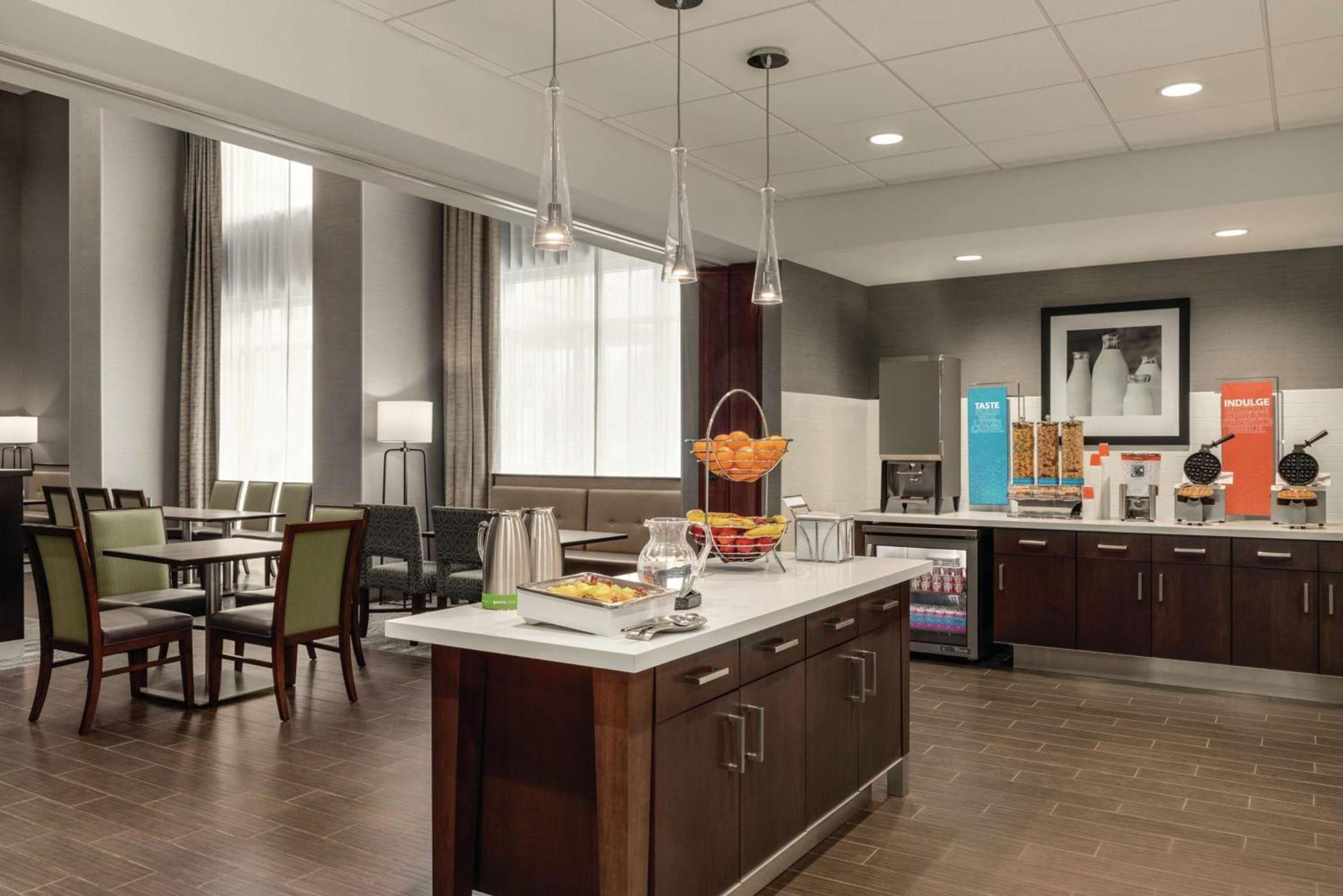 Hampton Inn Brooklyn Park photo 6
