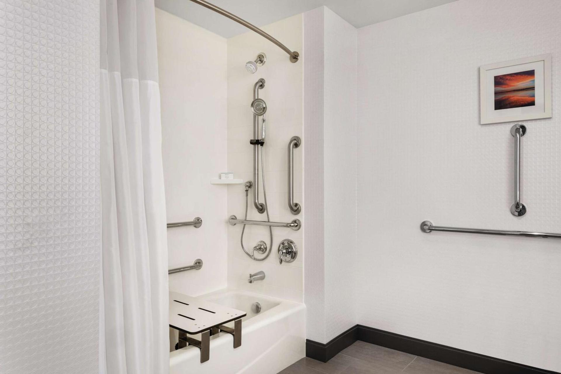 Hampton Inn Brooklyn Park photo 14