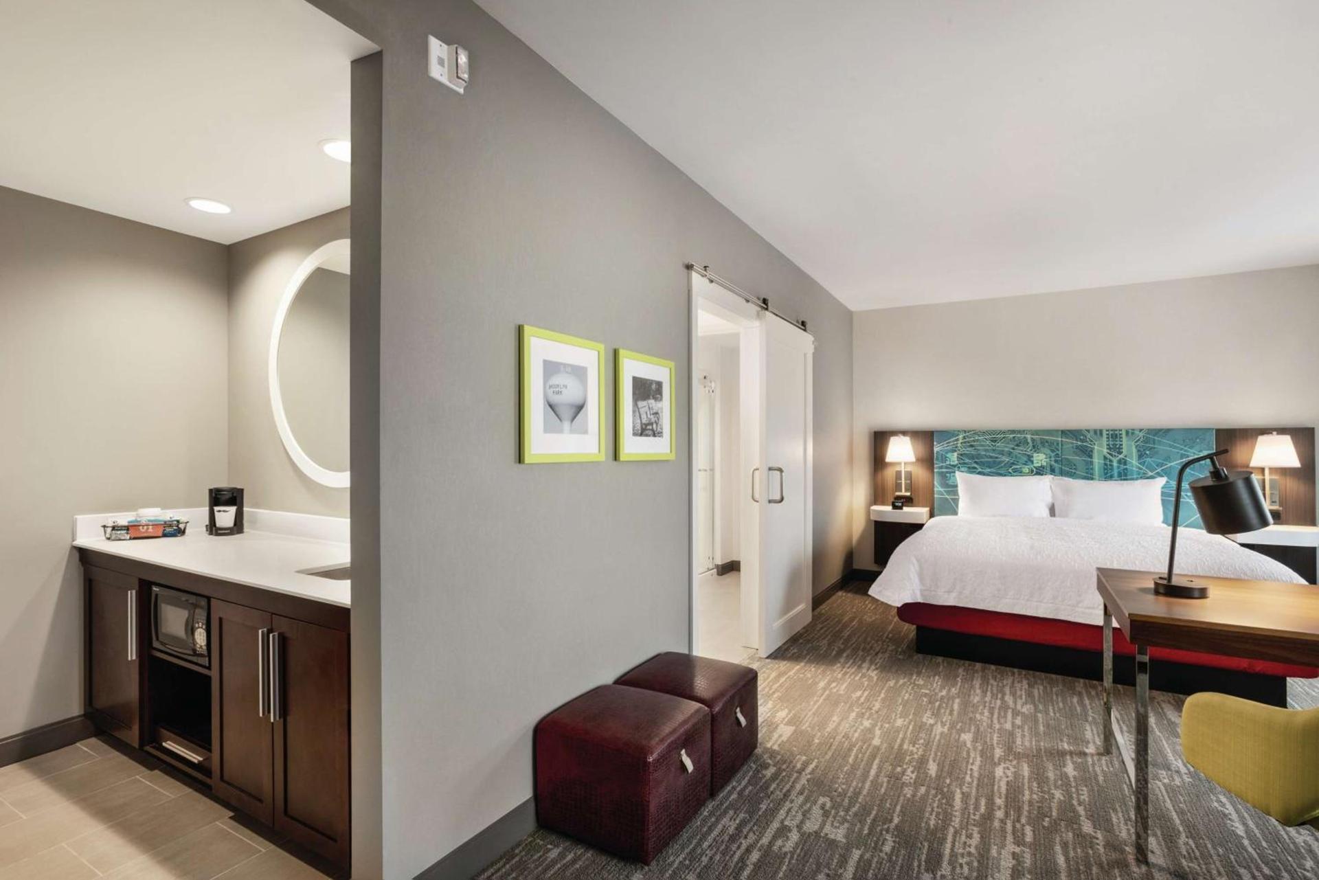 Hampton Inn Brooklyn Park photo 20
