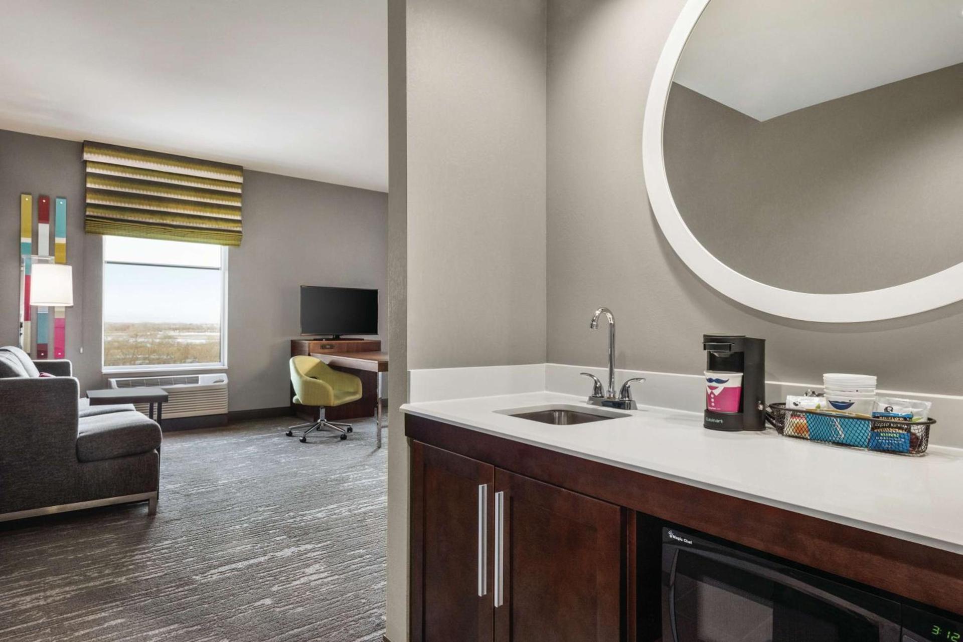 Hampton Inn Brooklyn Park photo 26