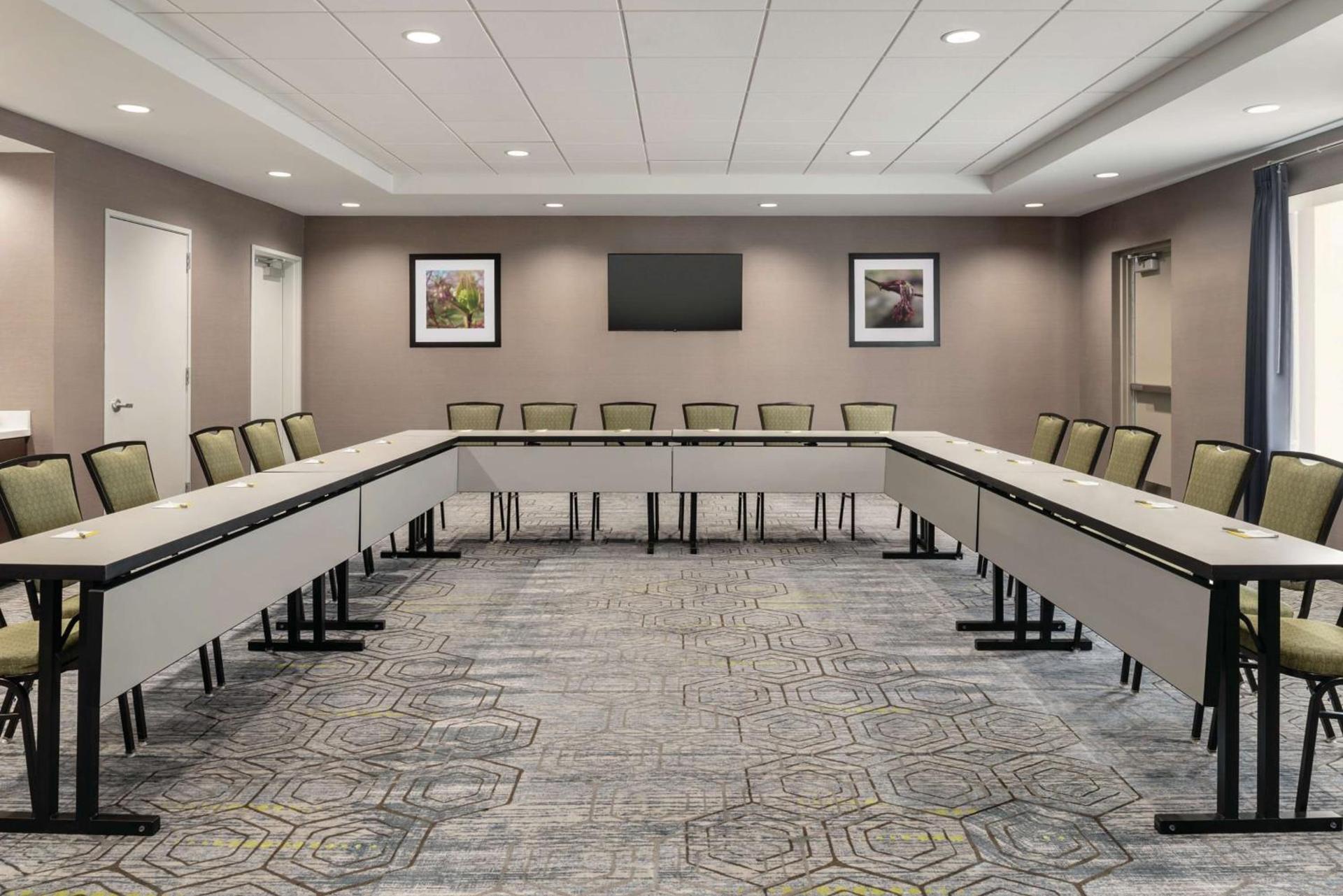 Hampton Inn Brooklyn Park photo 28