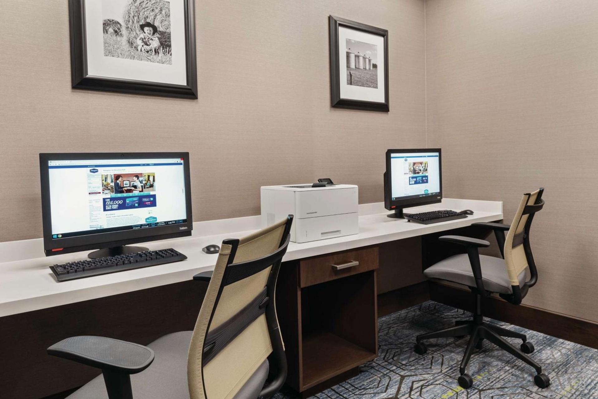 Hampton Inn Brooklyn Park photo 29