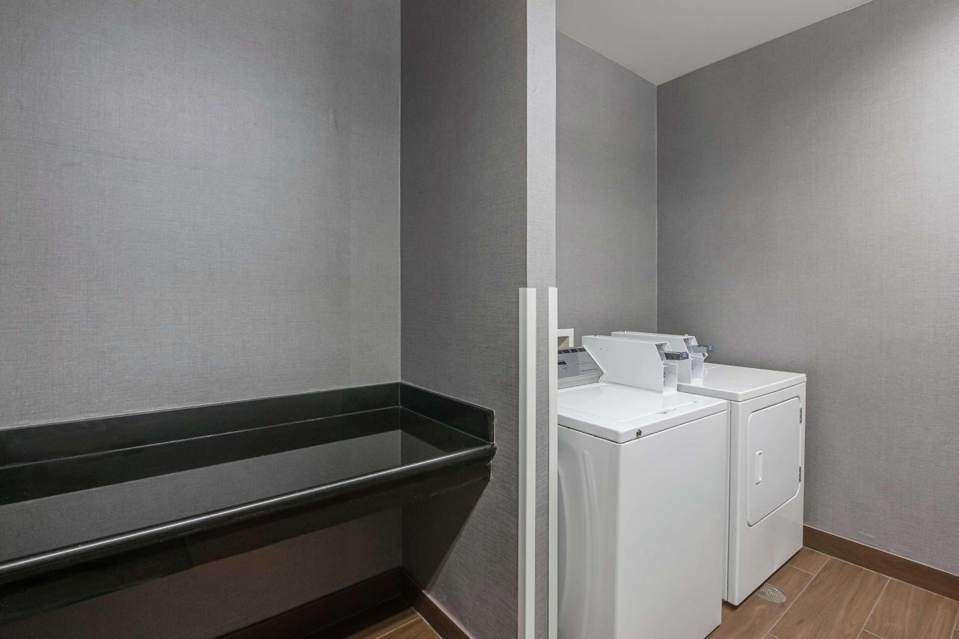 Hampton Inn Oak Grove Fort Campbell photo 23