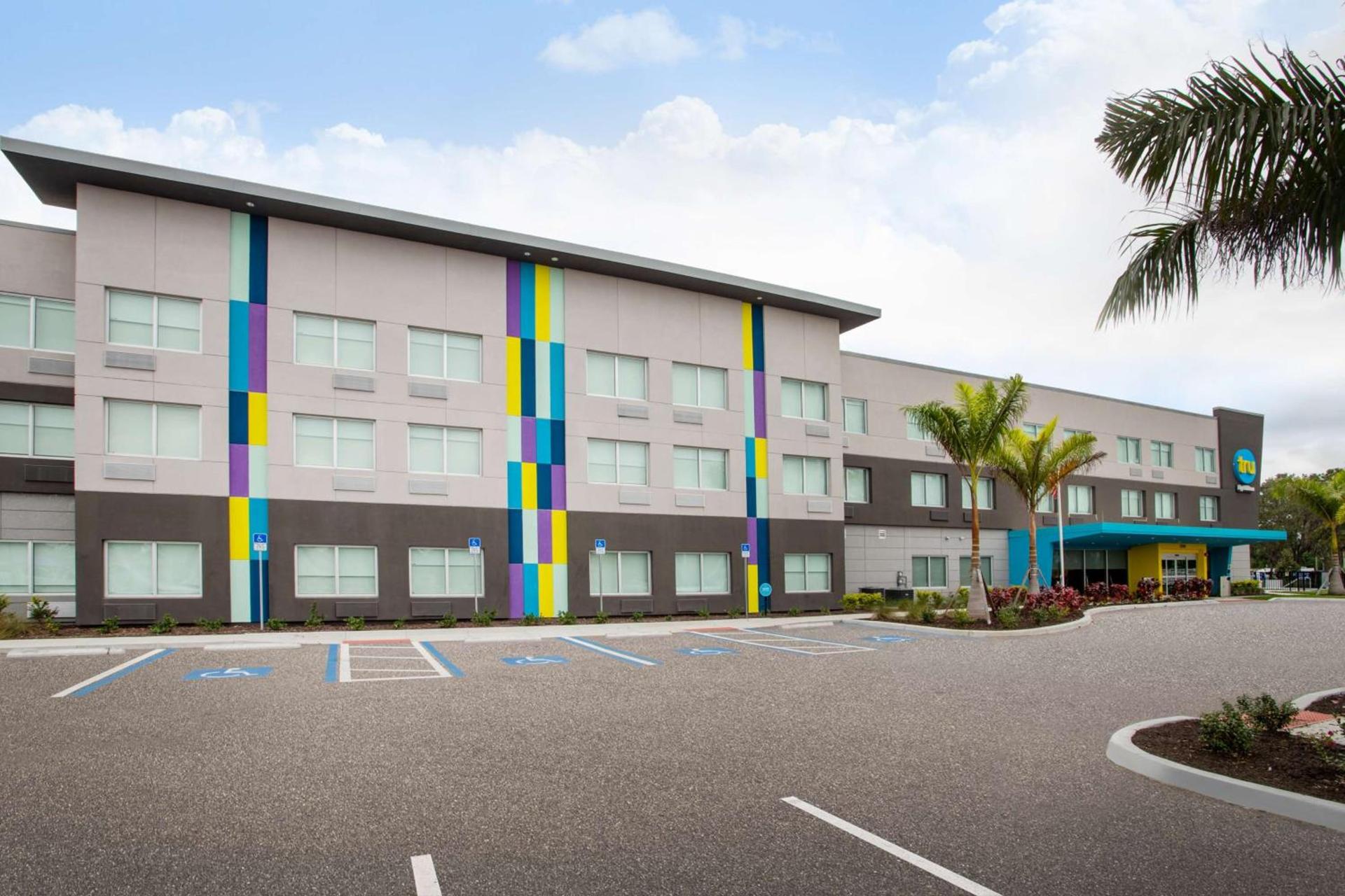 Tru By Hilton Bradenton I-75, FL photo 2
