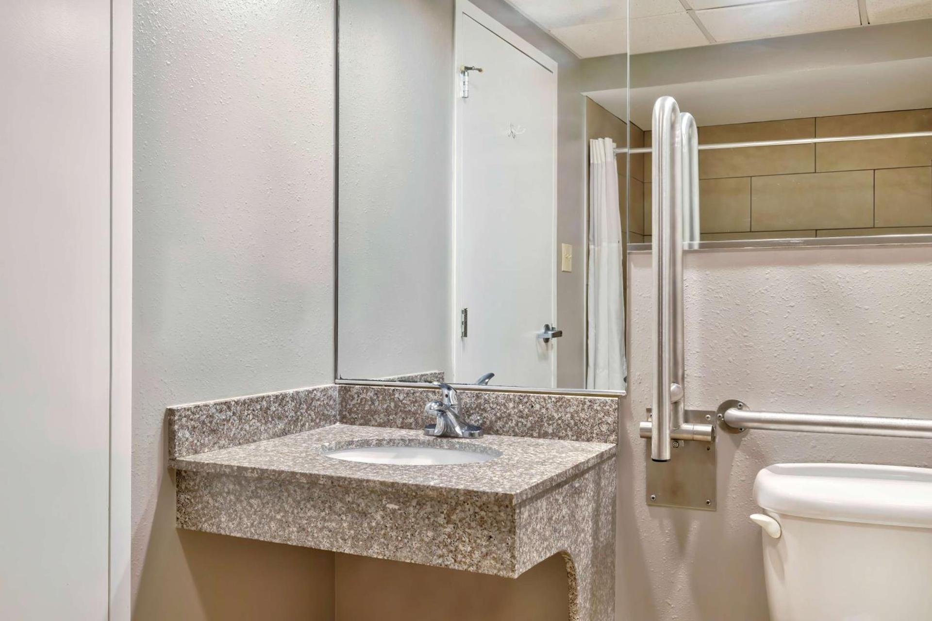 Motel 6 Bethel, CT - Danbury photo 15