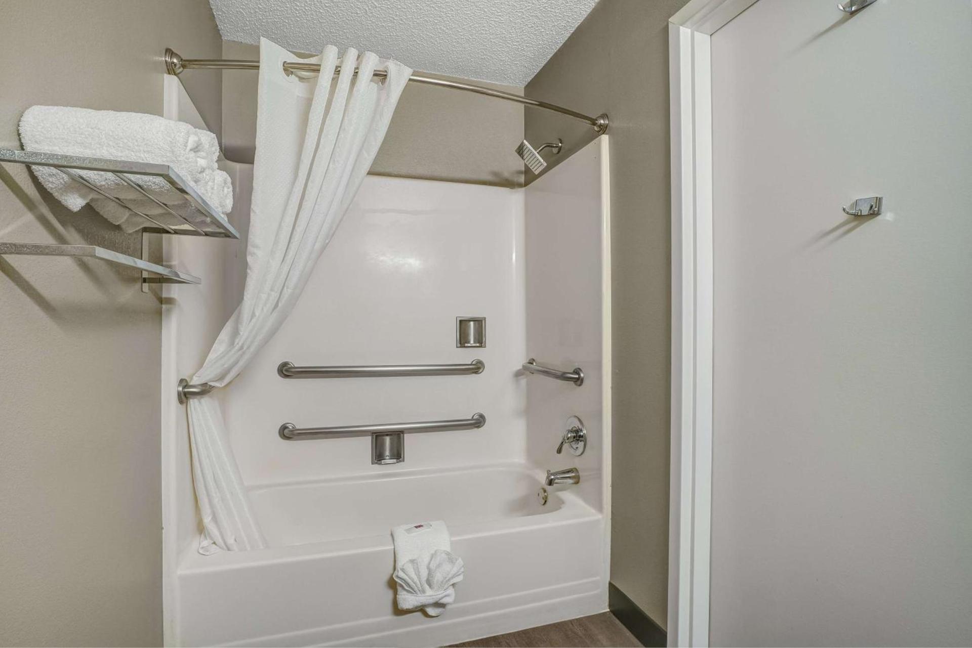 Motel 6 Bethel, CT - Danbury photo 16