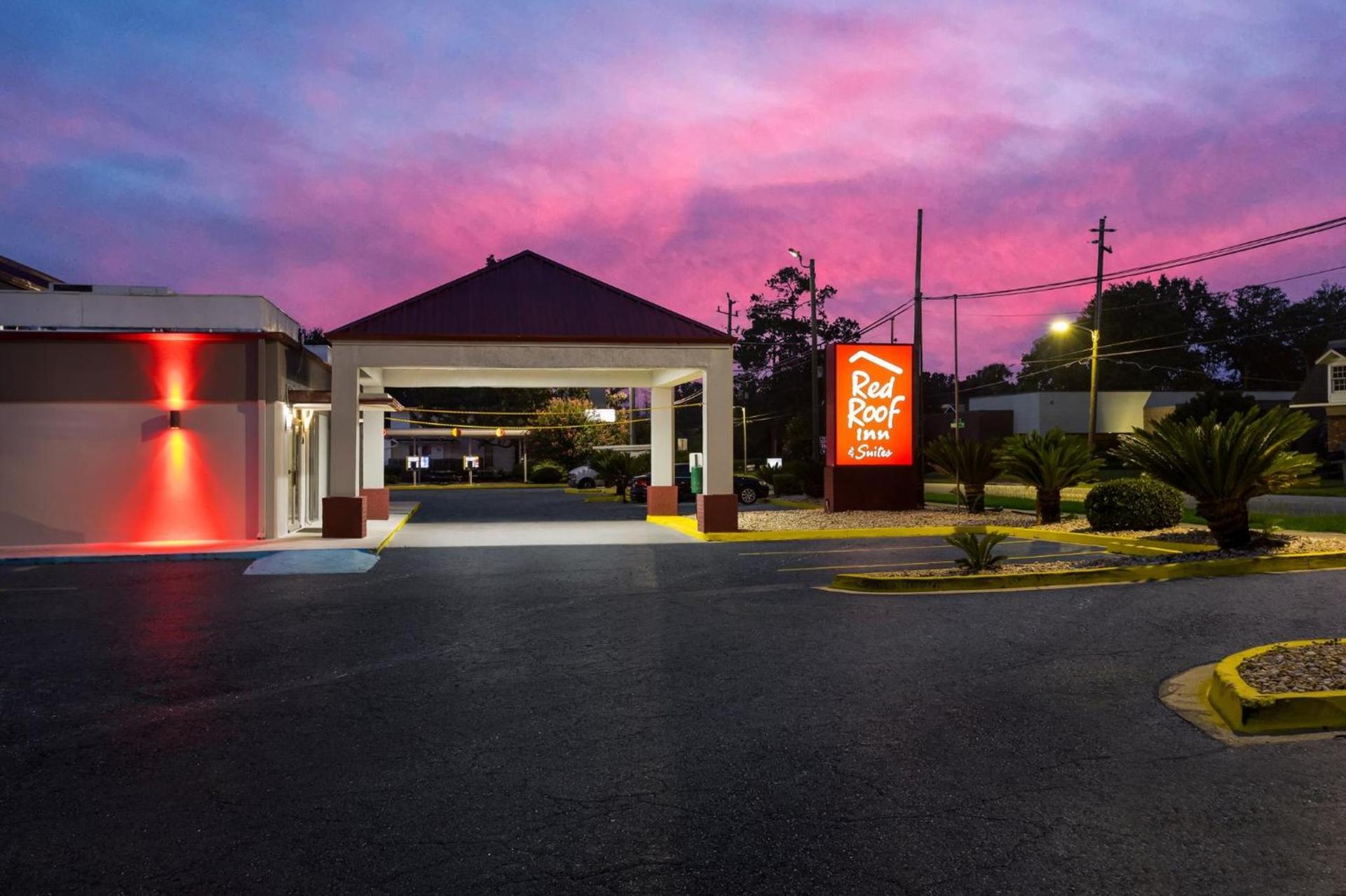 Red Roof Inn & Suites Statesboro - University photo 13