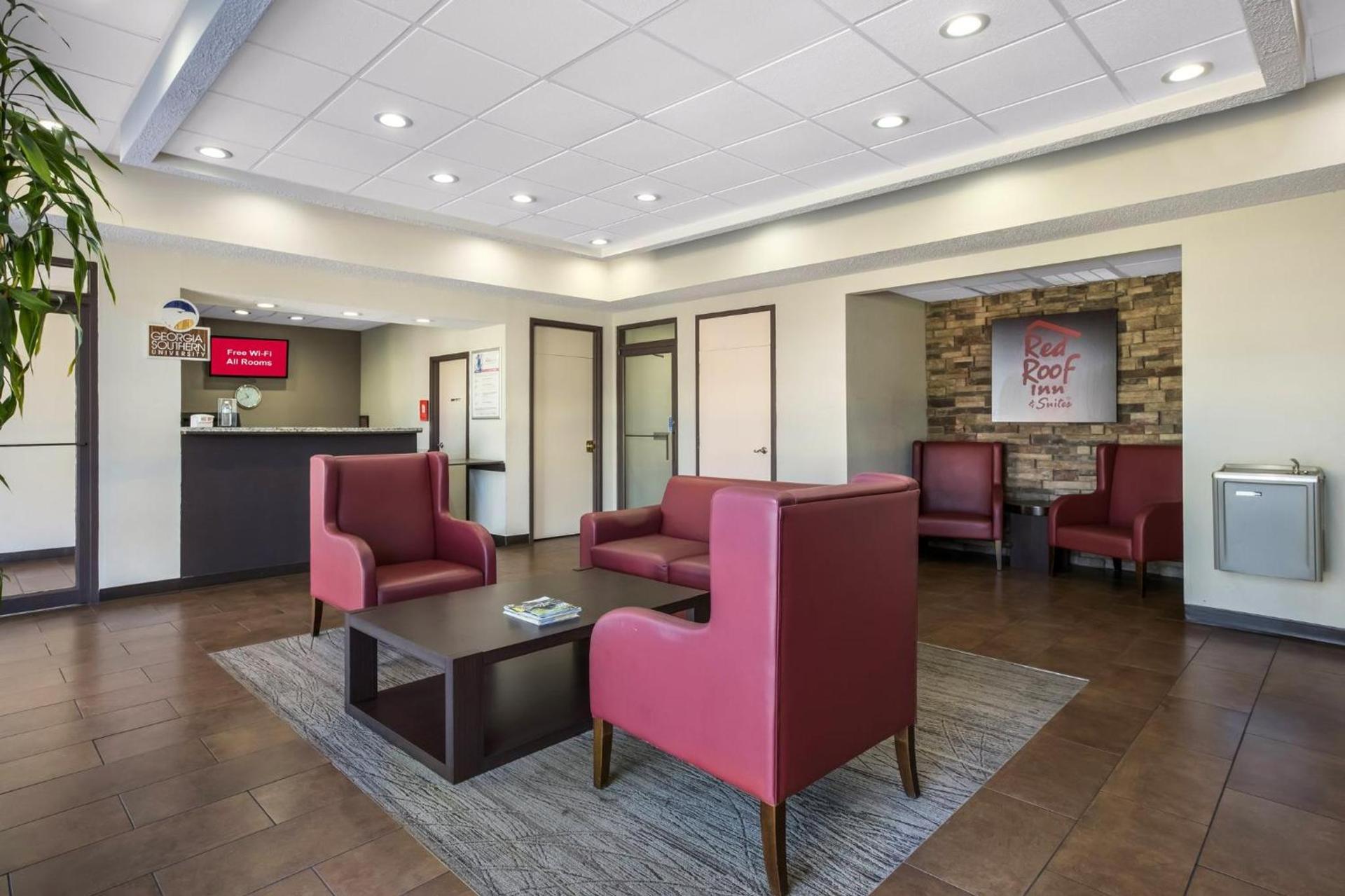 Red Roof Inn & Suites Statesboro - University photo 21