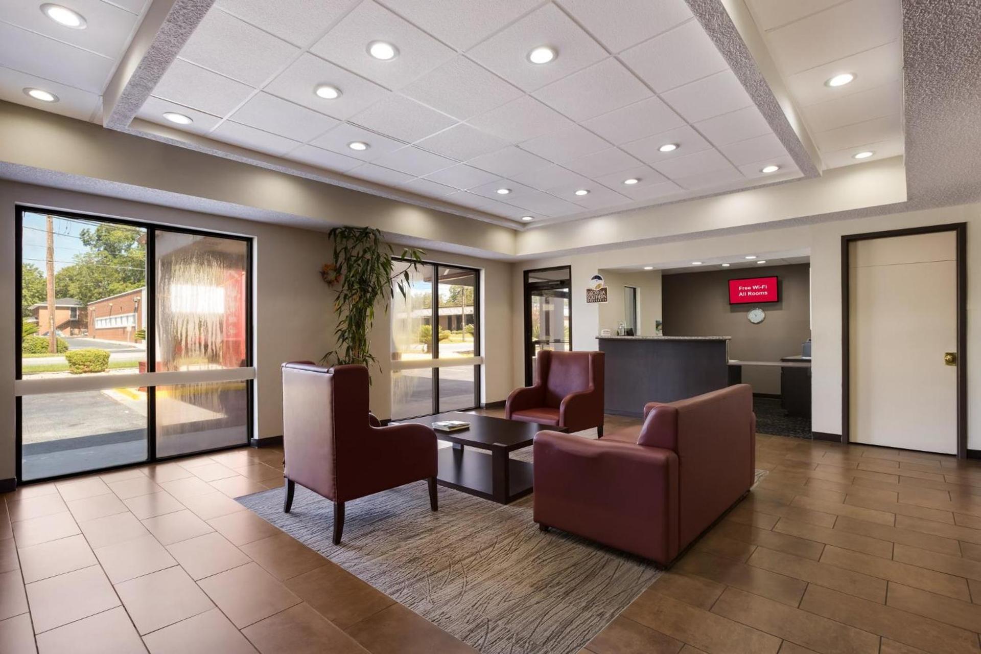 Red Roof Inn & Suites Statesboro - University photo 17
