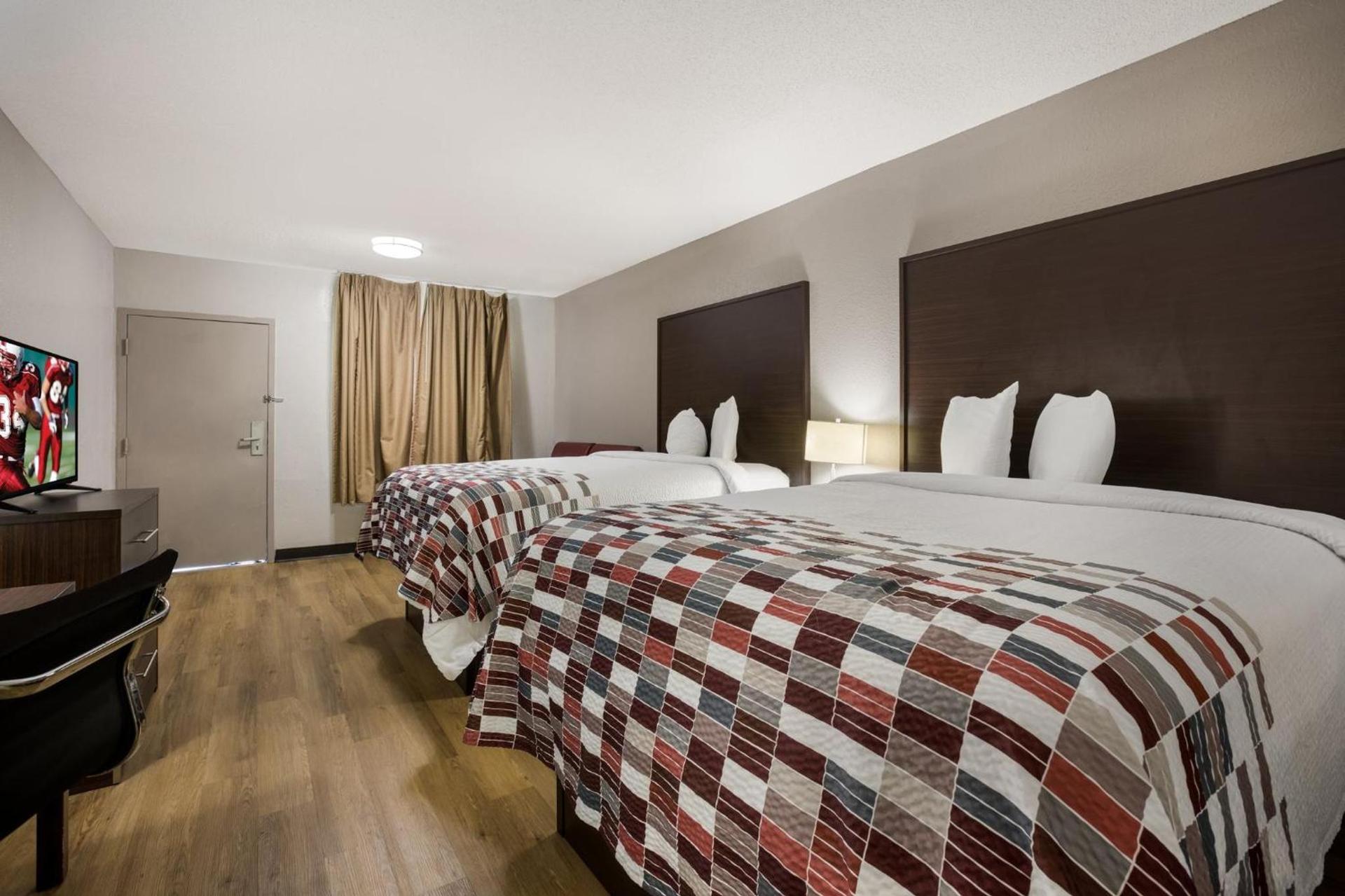 Red Roof Inn & Suites Statesboro - University photo 26