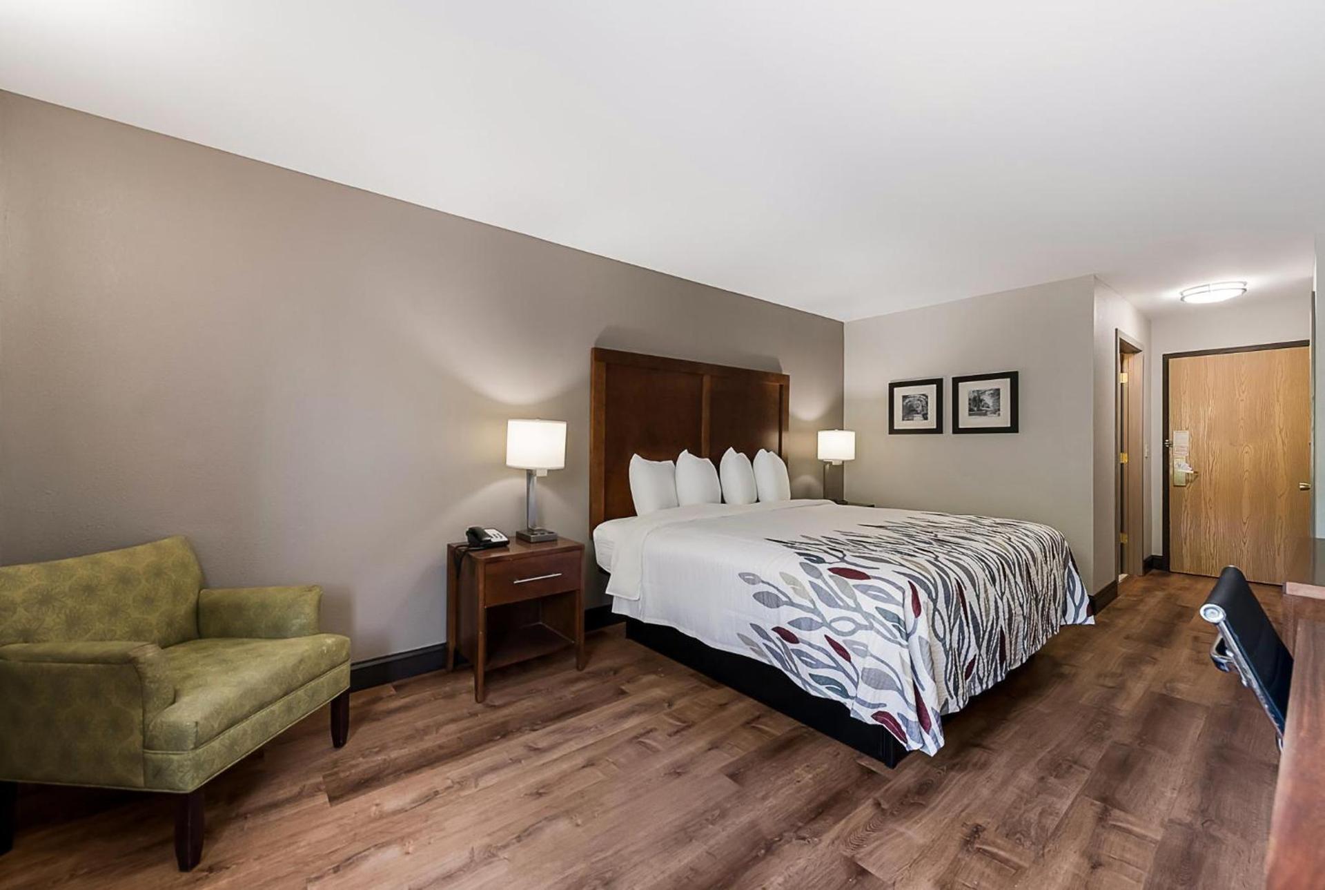 Red Roof Inn Newport News - Yorktown photo 17