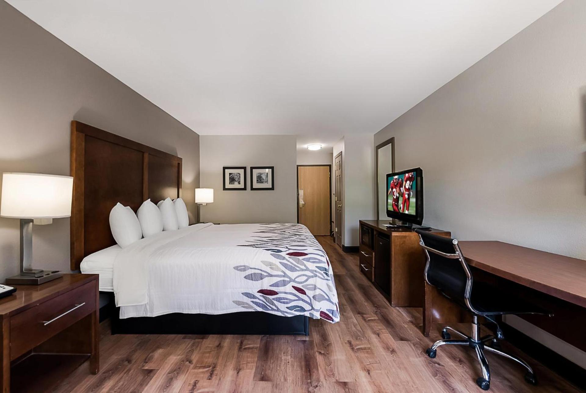 Red Roof Inn Newport News - Yorktown photo 18