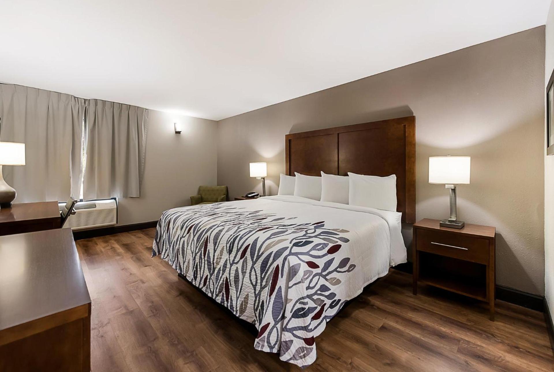 Red Roof Inn Newport News - Yorktown photo 16
