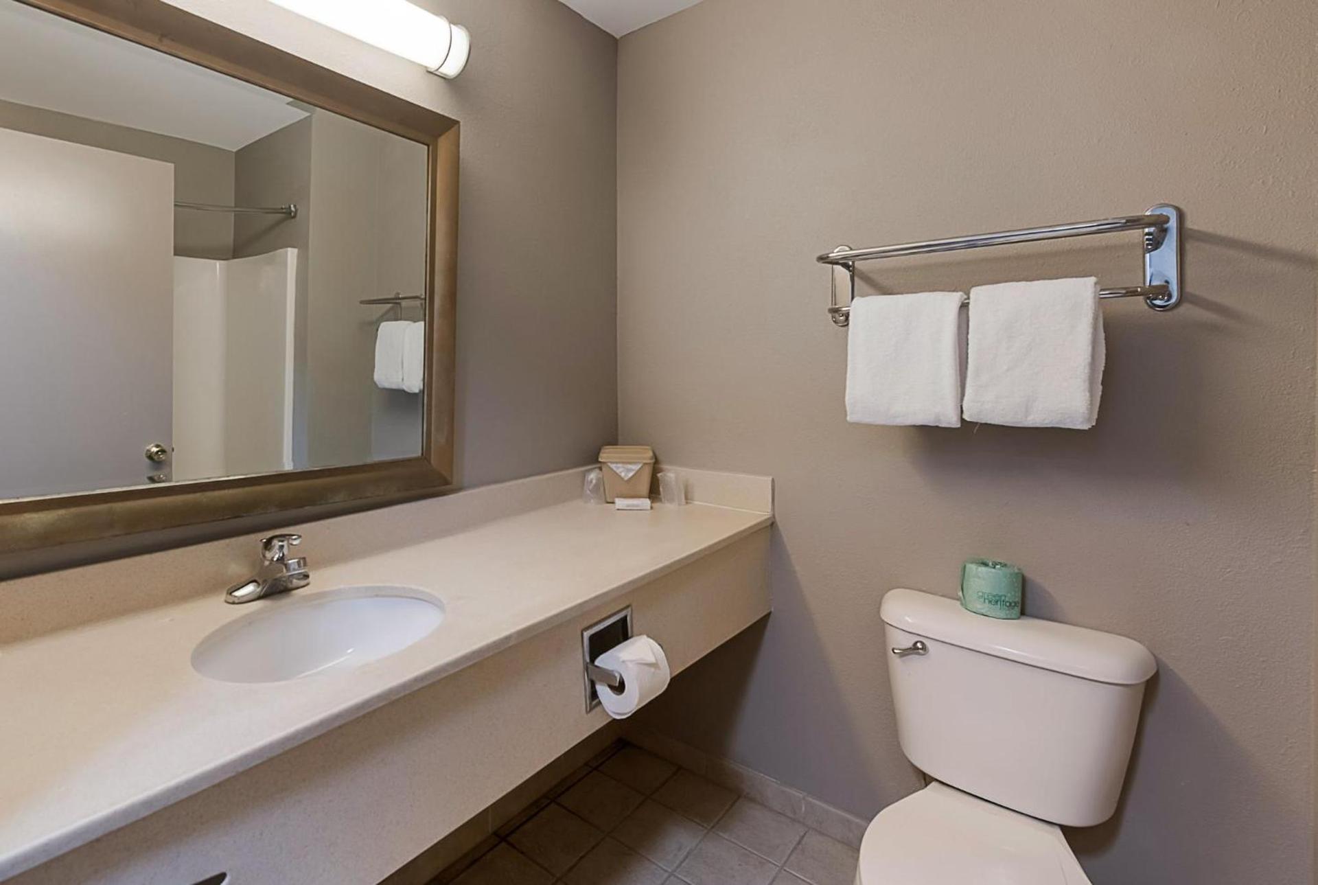 Red Roof Inn Newport News - Yorktown photo 24