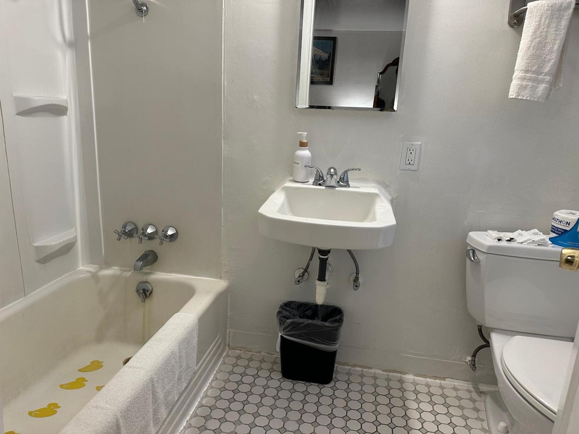 Angeles Motel photo 37