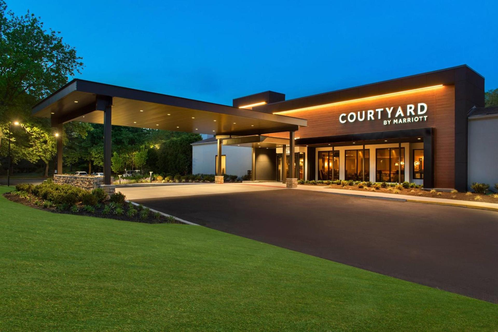 Courtyard by Marriott Lincroft Red Bank — hotel in Red Bank
