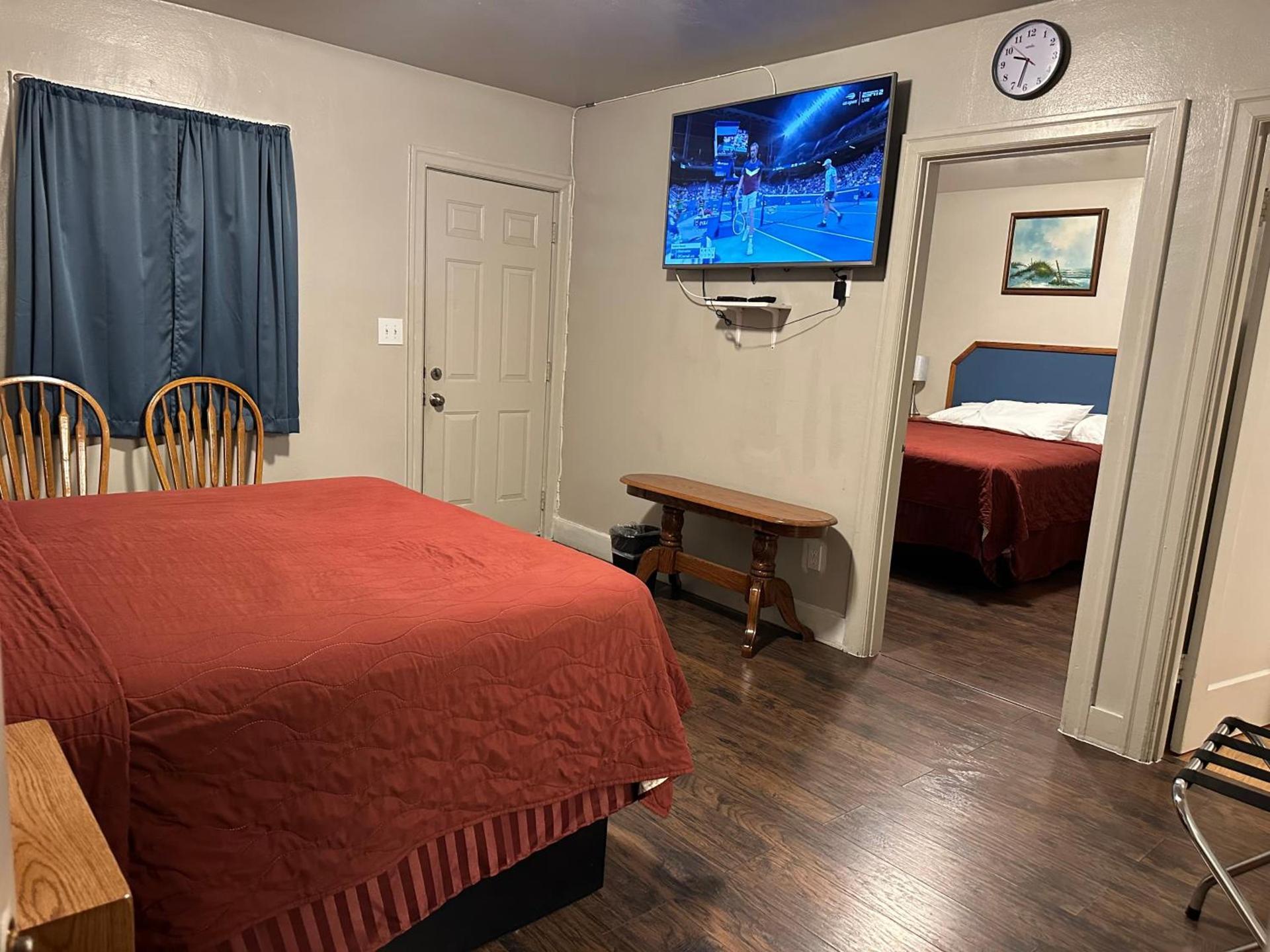 Angeles Motel photo 26
