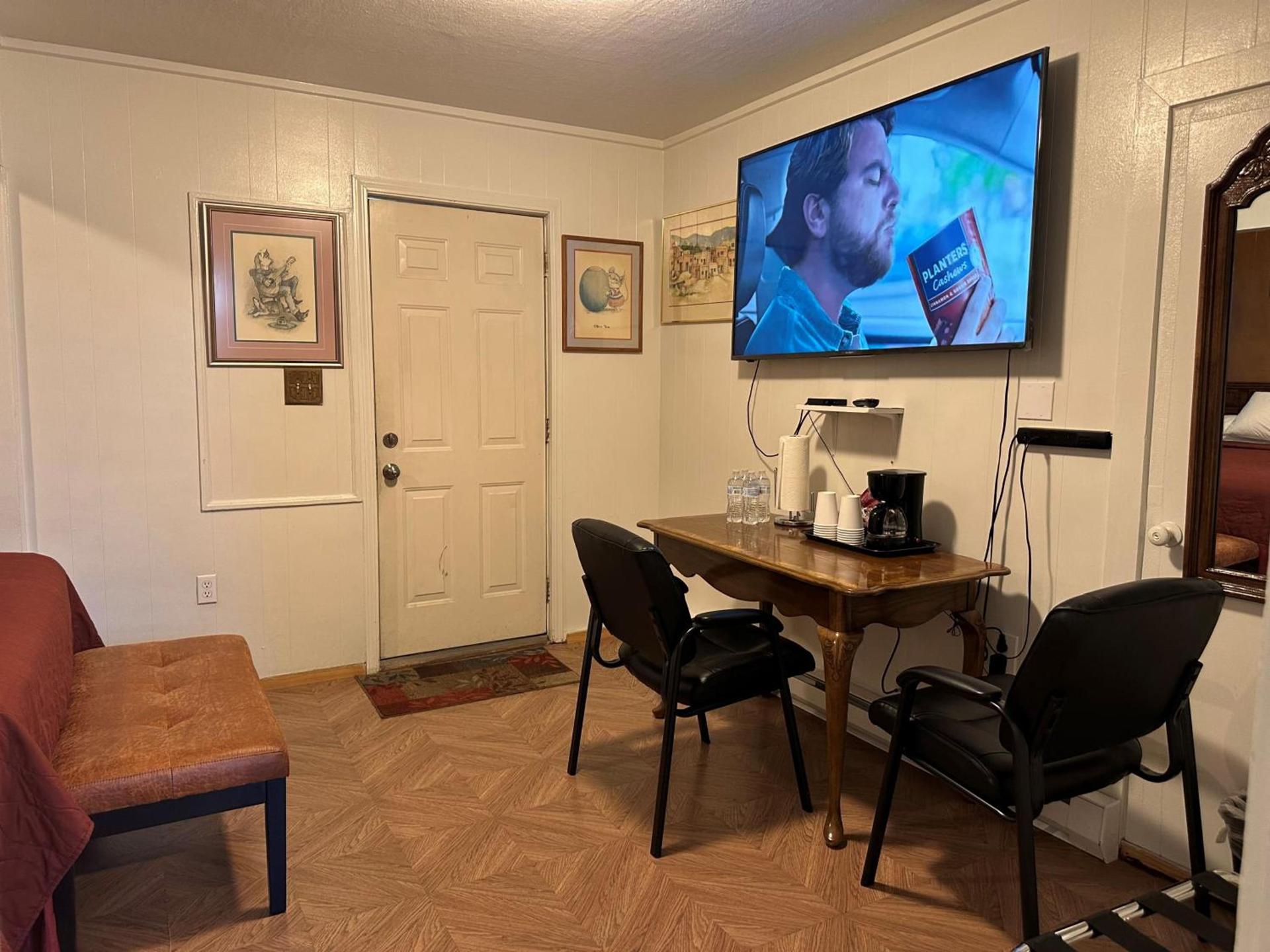 Angeles Motel photo 32