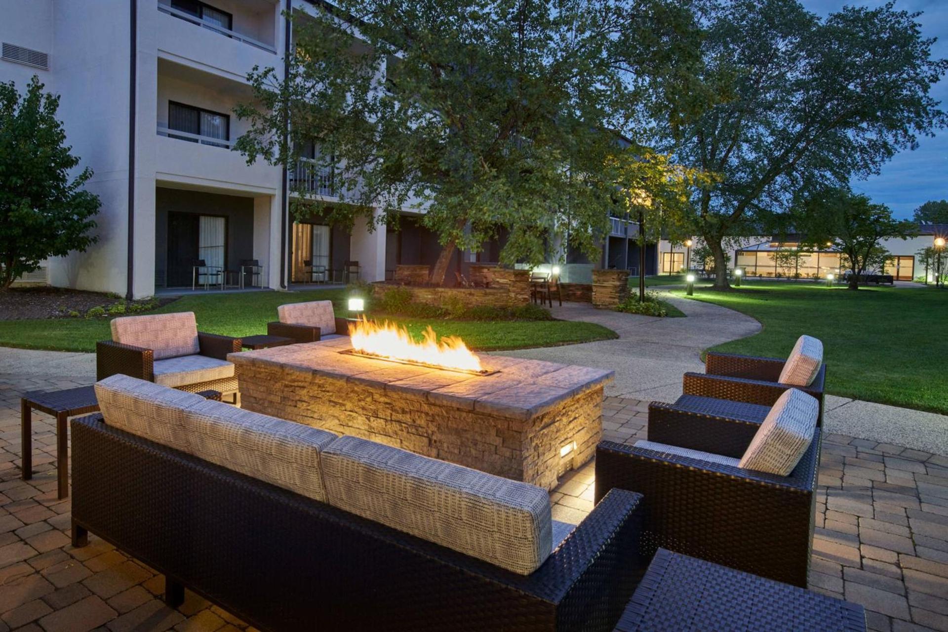 Courtyard Chicago Lincolnshire photo 5