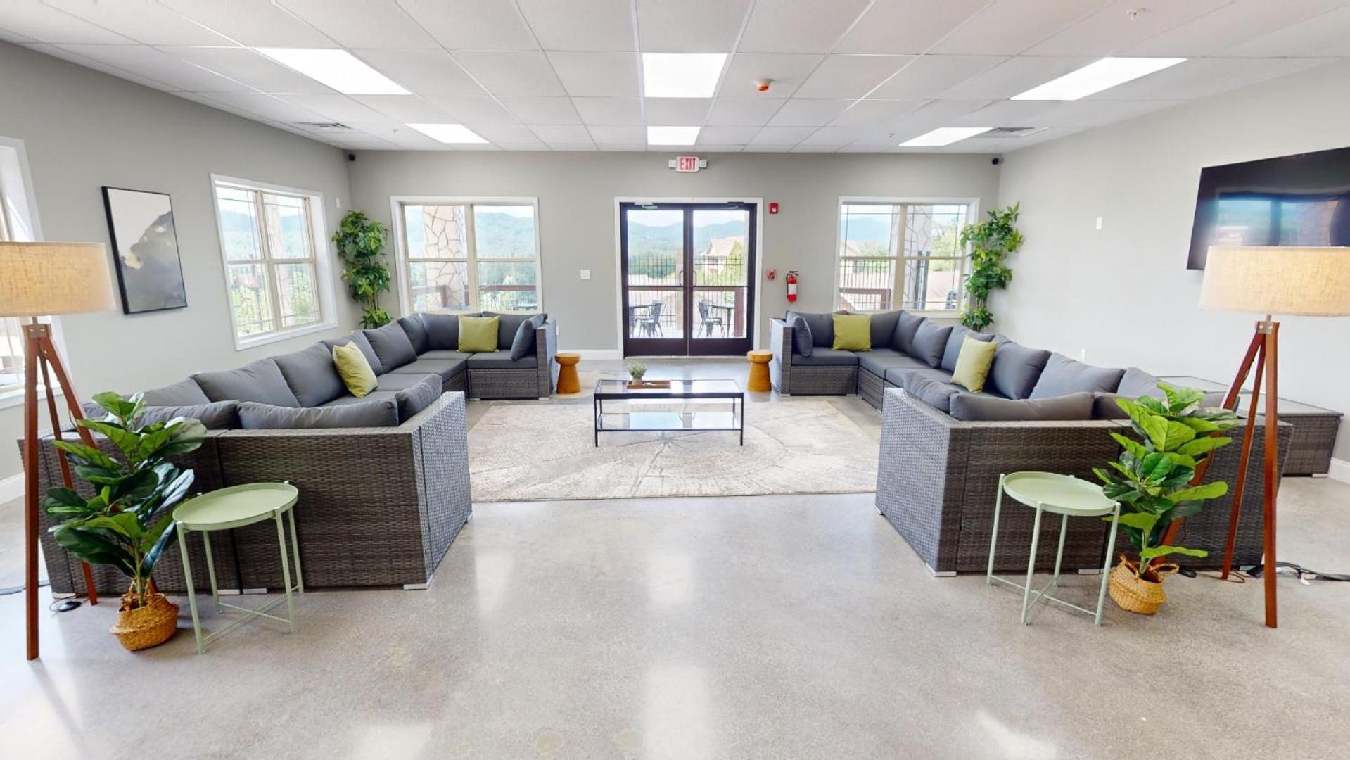 Viewpoint Condominiums photo 99