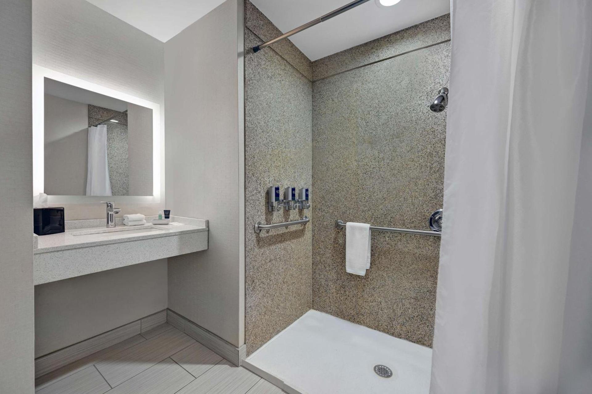 Four Points by Sheraton Birmingham Homewood photo 13