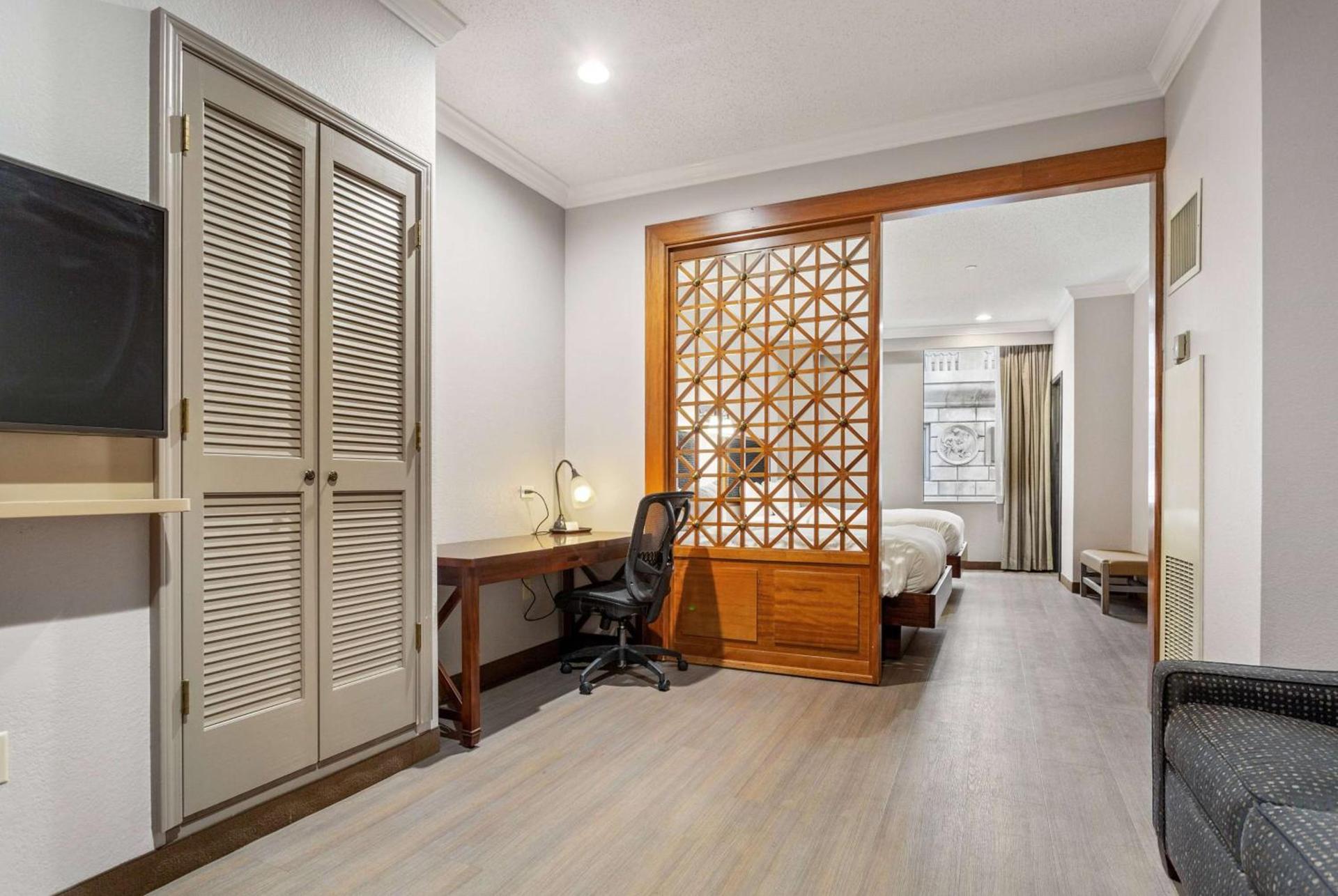 Wyndham Garden Baronne Plaza photo 4
