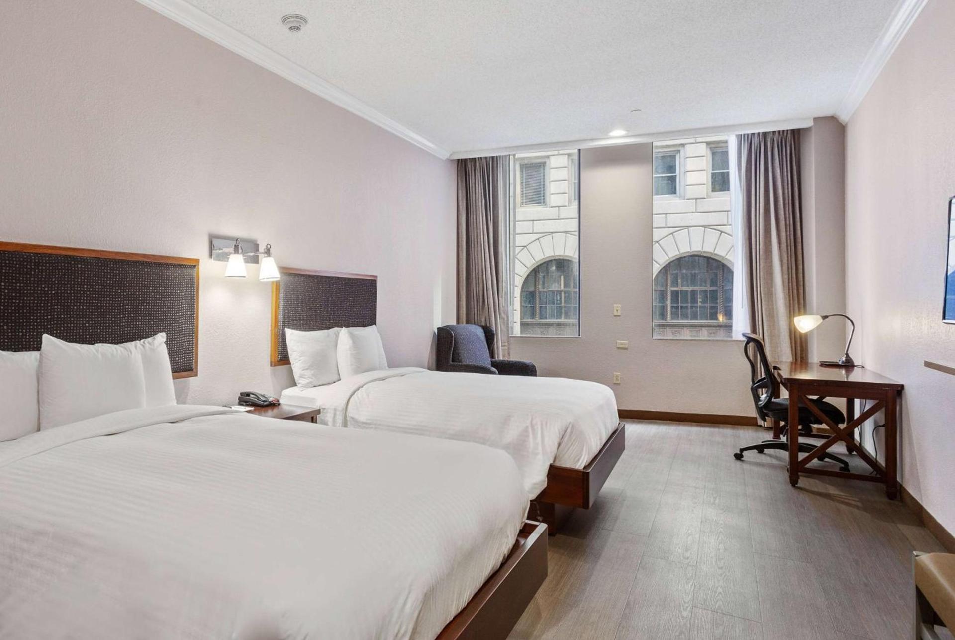 Wyndham Garden Baronne Plaza photo 3