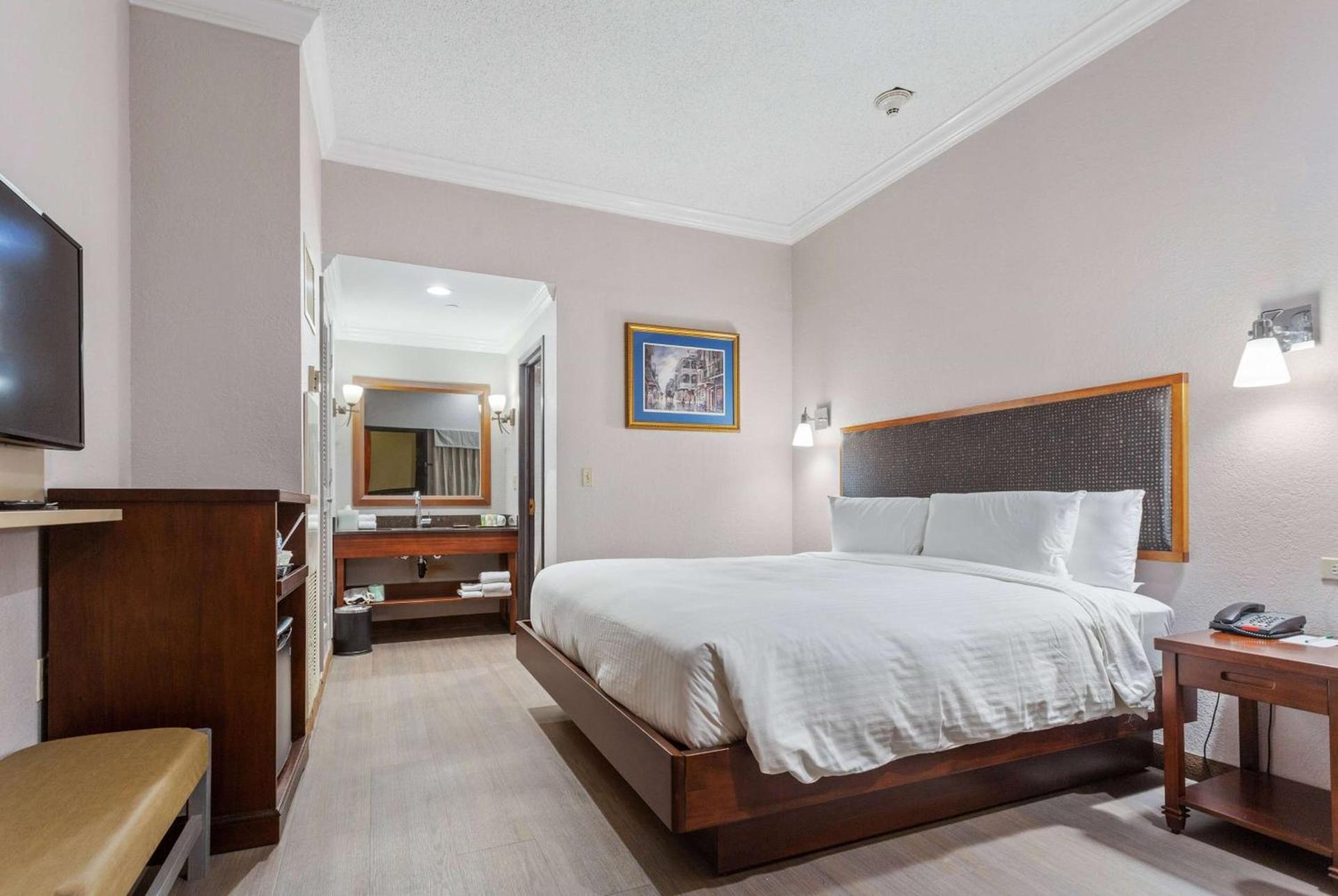 Wyndham Garden Baronne Plaza photo 5