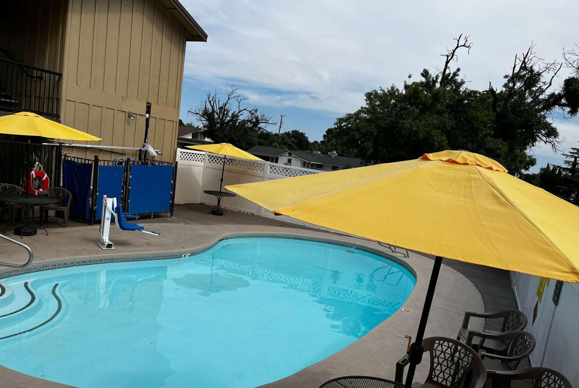 Super 8 by Wyndham Red Bluff photo 4