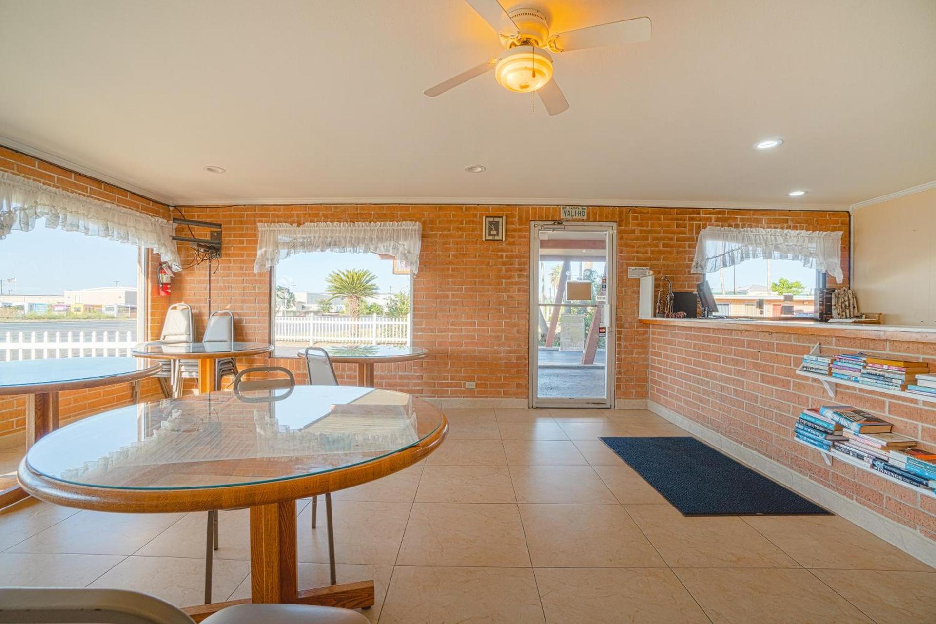 Vali Ho Motel By OYO Weslaco Mercedes photo 13