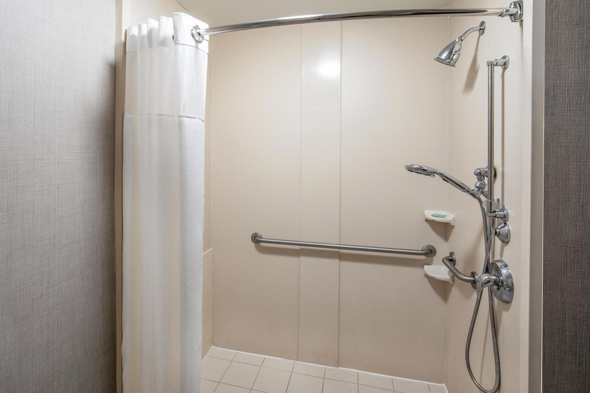 Residence Inn by Marriott Chesapeake Greenbrier photo 6