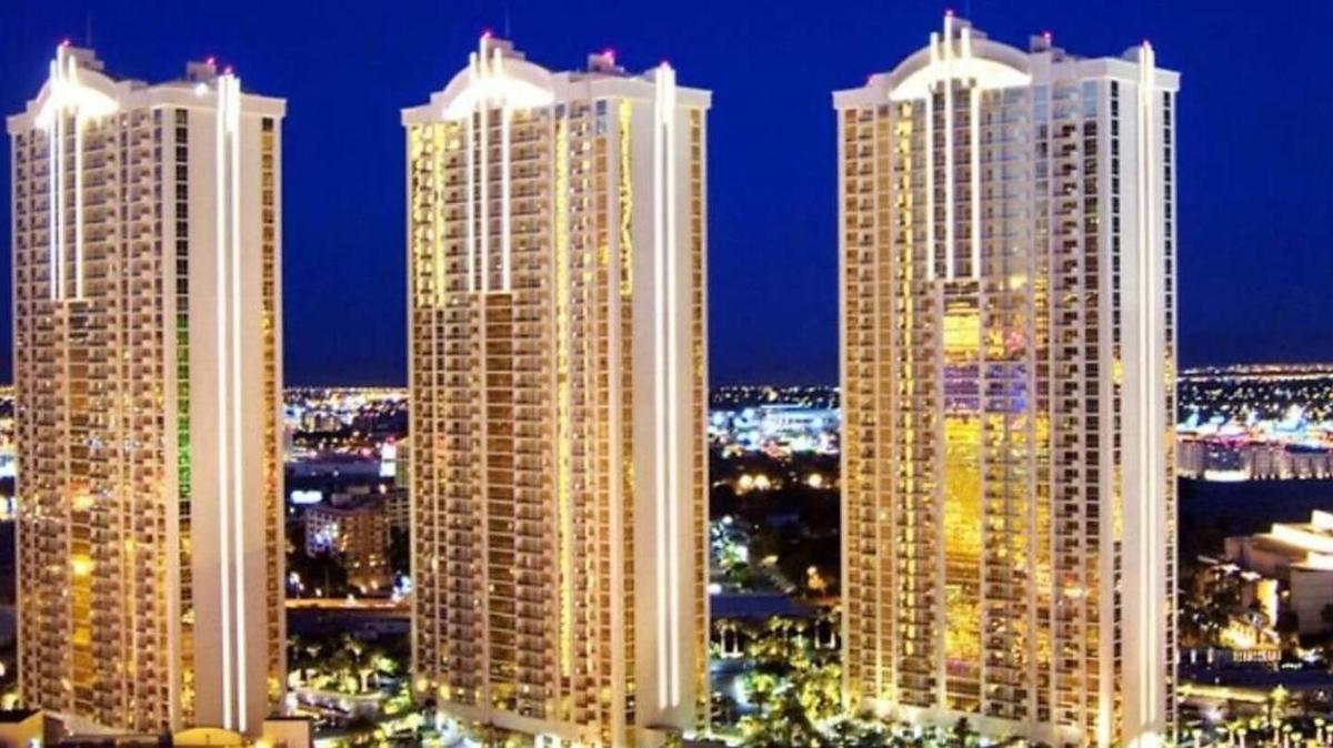 MGM Signature Towers by FantasticStay photo 29
