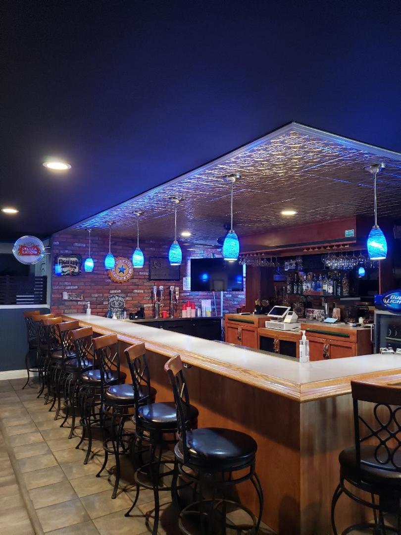 O'Cairns Inn and Suites photo 60