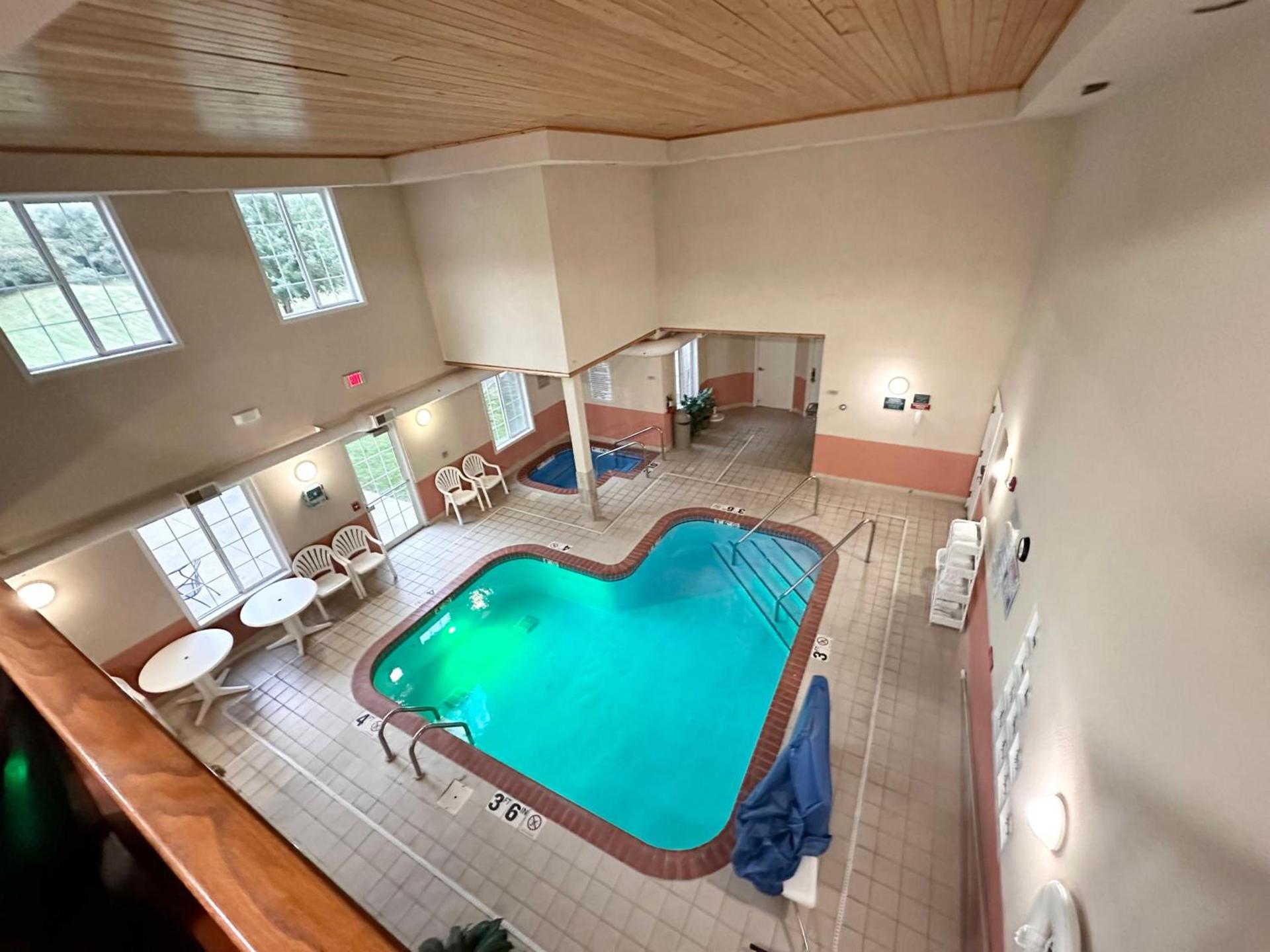 MainStay Suites Madison Airport photo 68