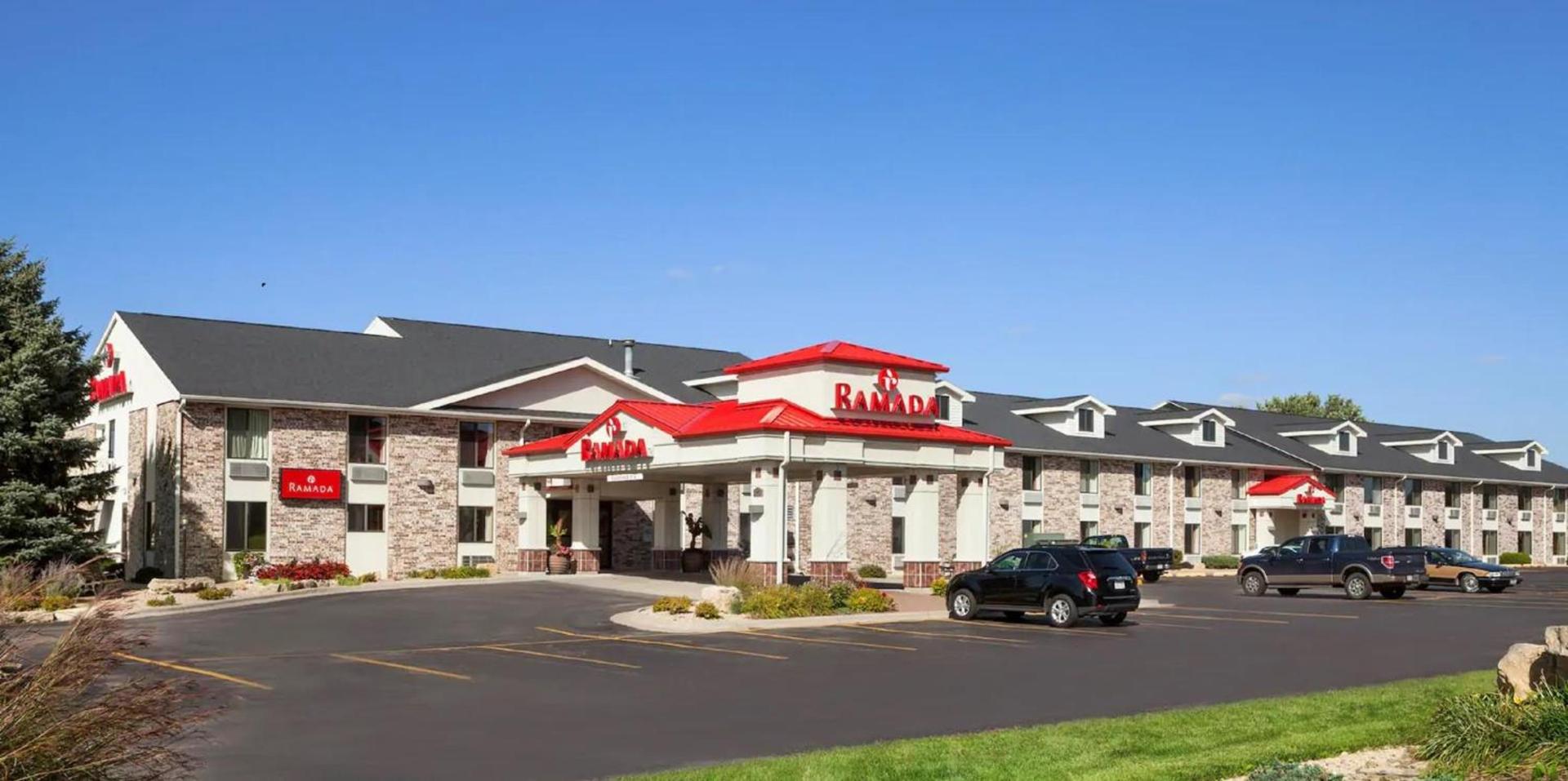 Ramada by Wyndham Wisconsin Dells I-90 photo 1